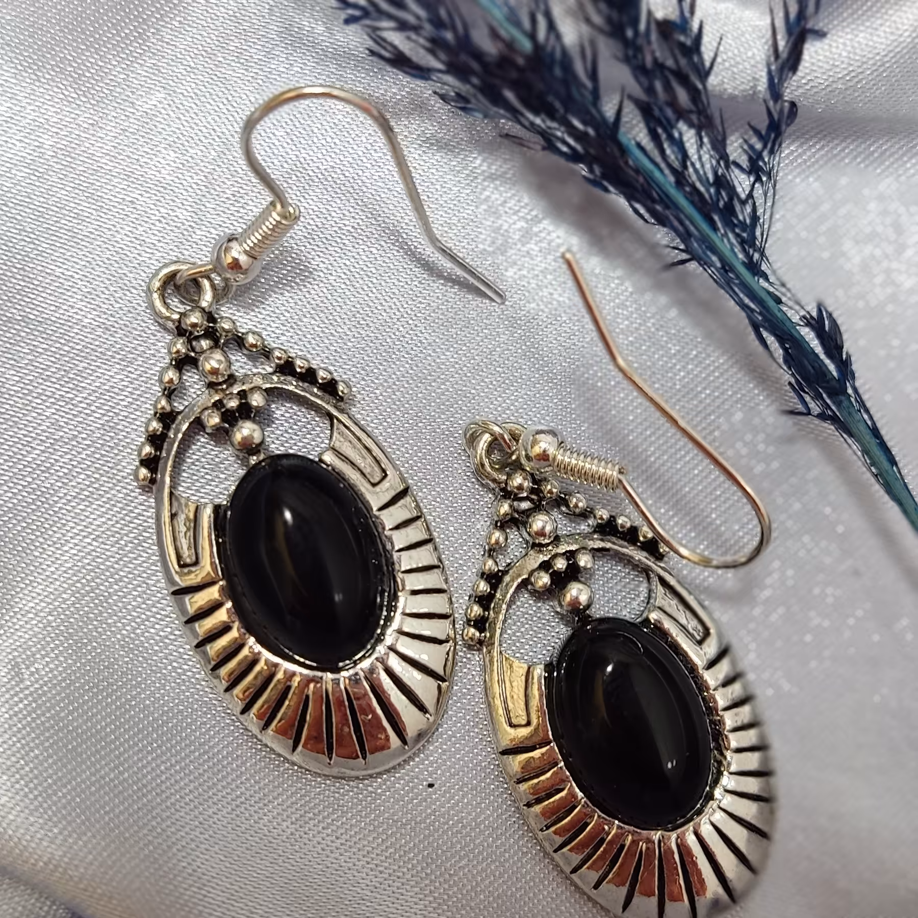 گوشواره نگین مشکی 