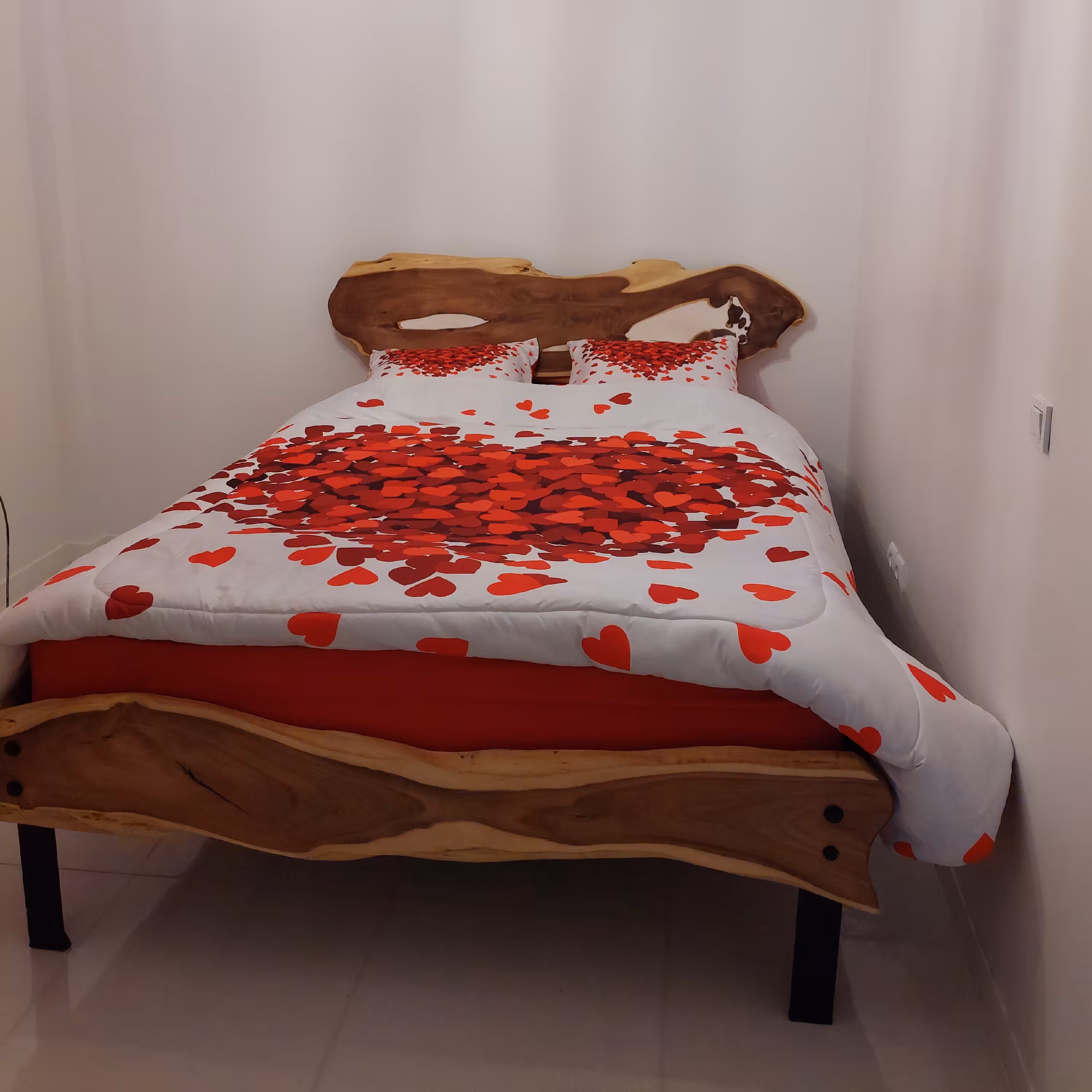 تخت خواب چوب کهور و رزین