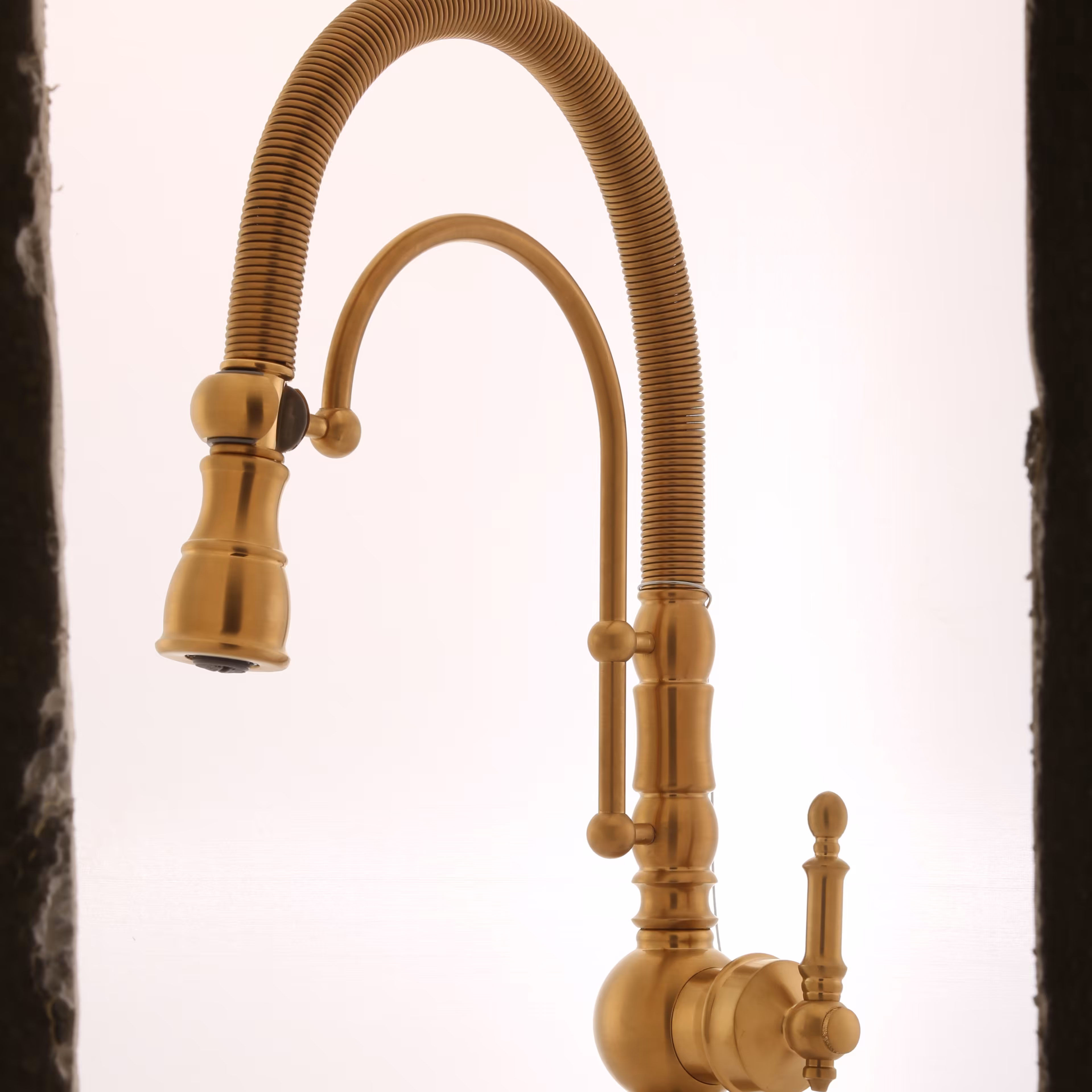 شیرآلات ترک سو ظرفشویی فنری مدل آیسو طلایی مات