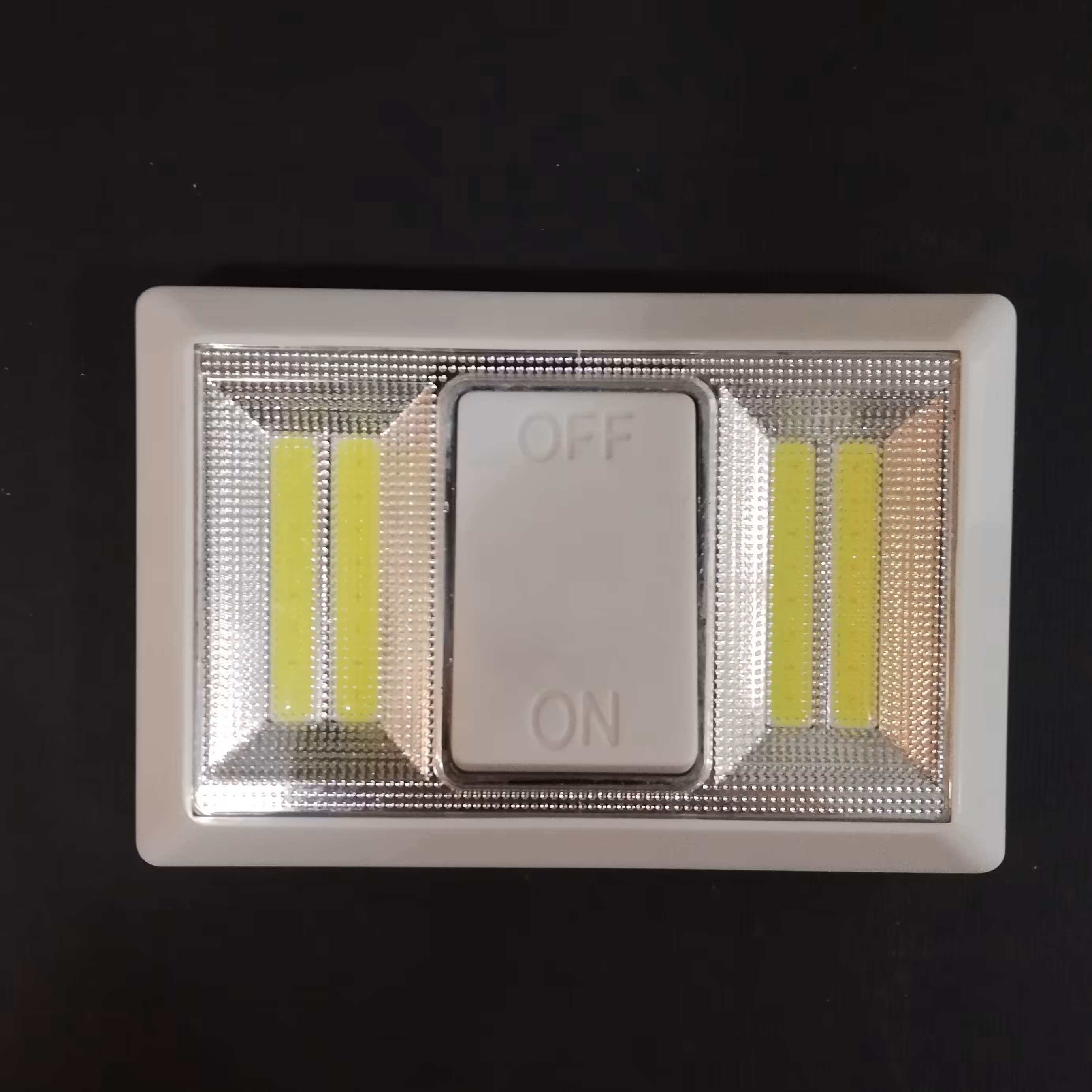 چراغ اضطراری باتری خور ، چهار لامپ پر نور