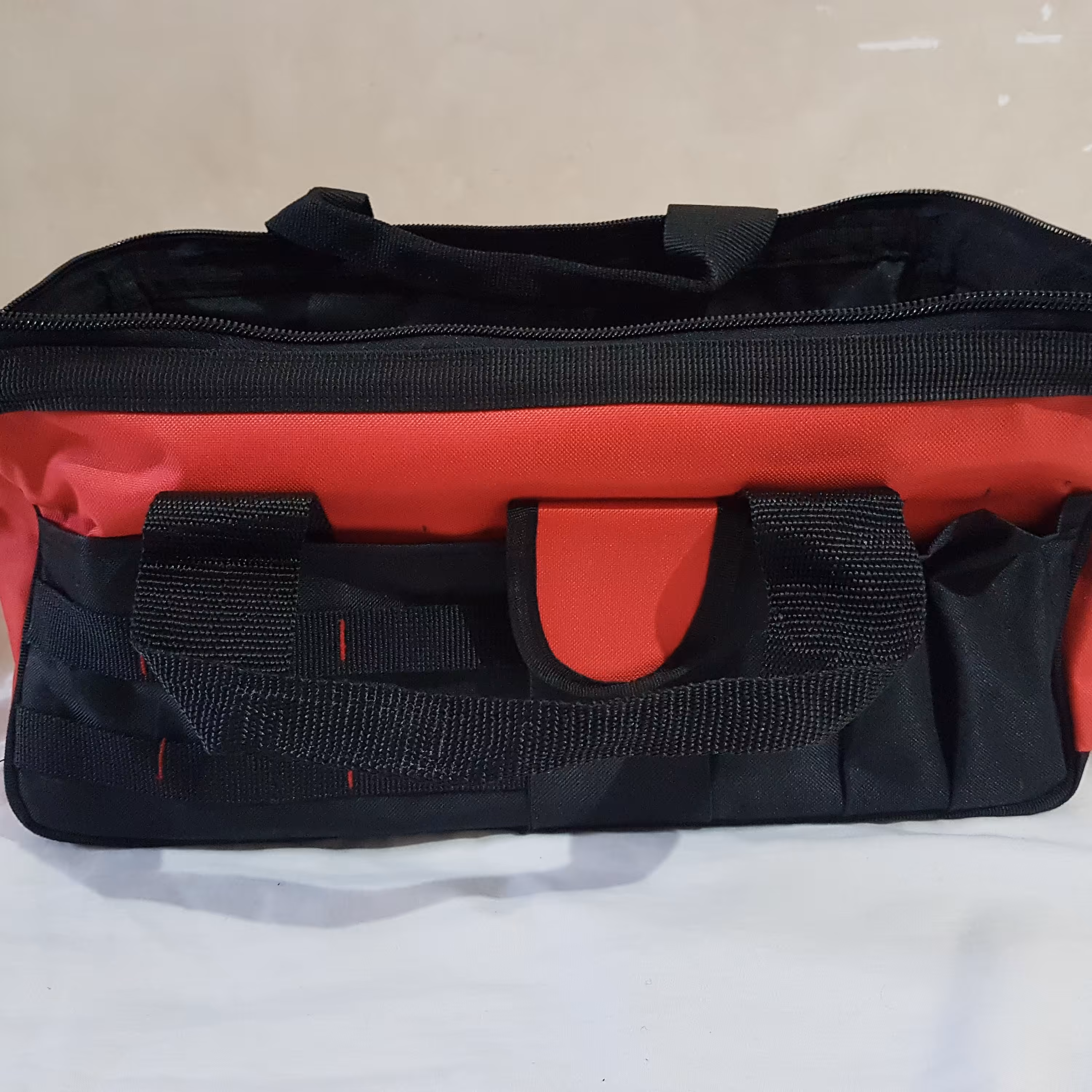 کیف ابزار زارا کد110جنس عالی برزنت بسیار زیبا و جادار داری جیب های جادار مناسب برای منزل وخودرو و مغازه 