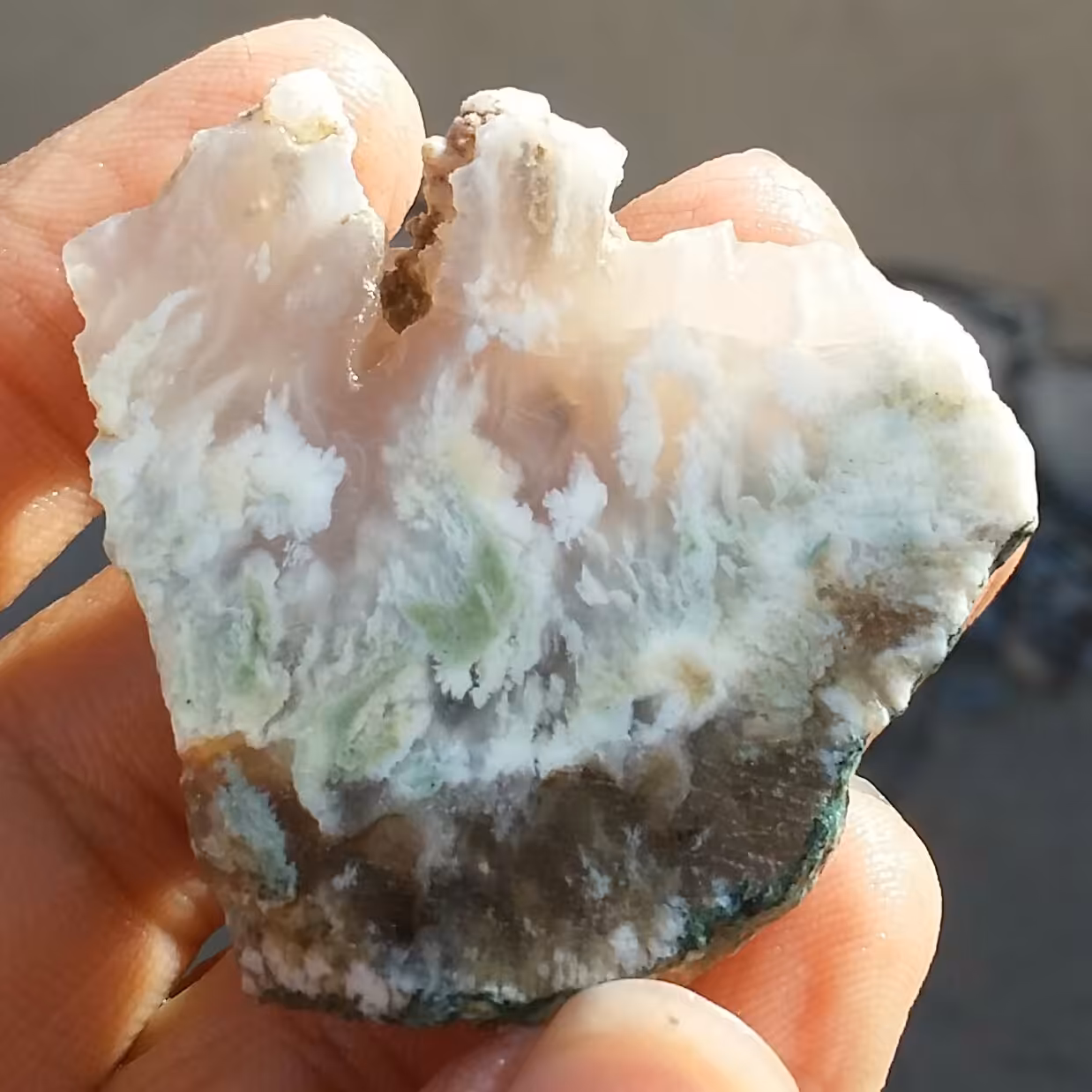 اسلایس سنگ راف عقیق شجر شکوفه بسیار زیبا و خاص 100 در 100 طبیعی  شاهکار خلقت
کد 12311