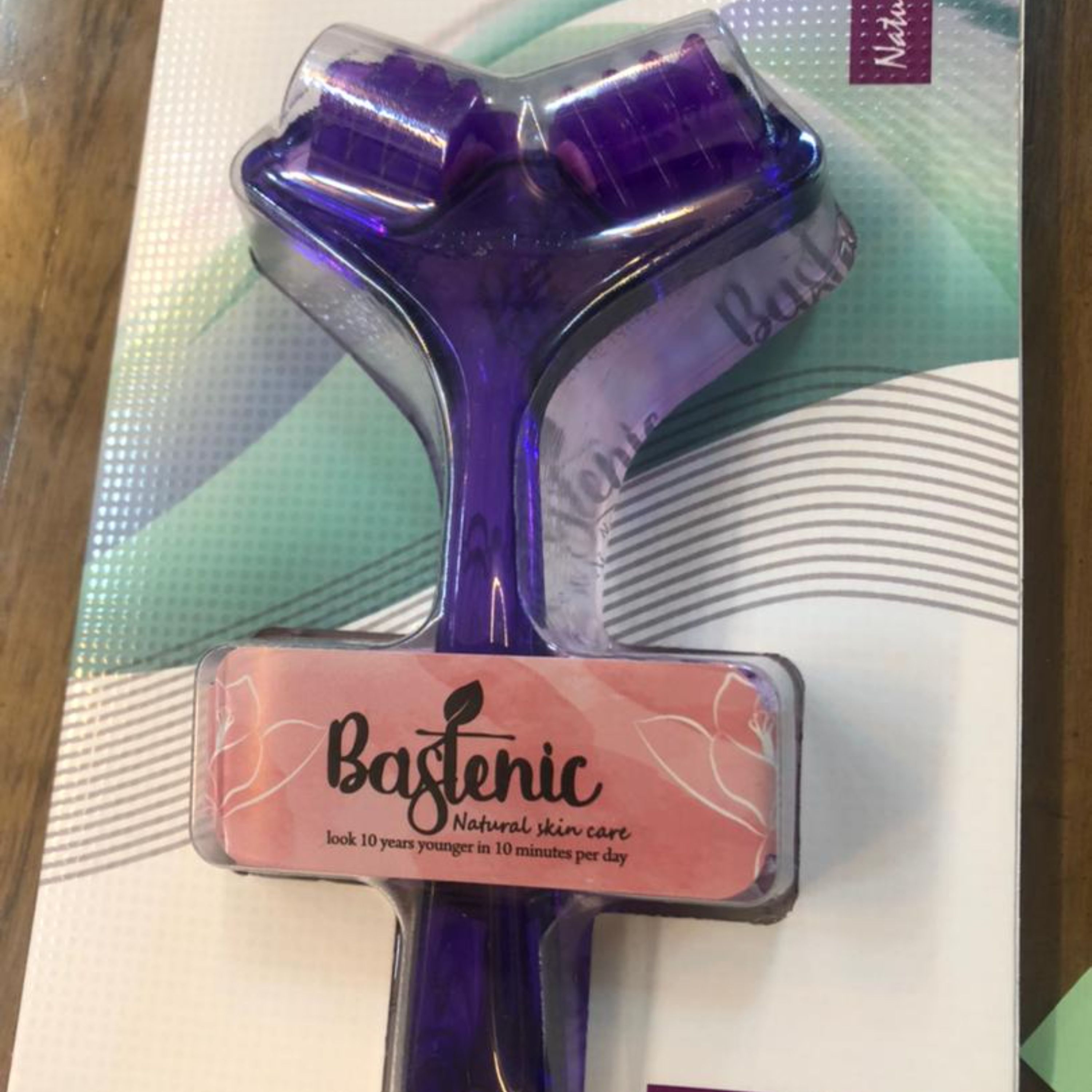 ماساژور دستی صورت و گردن  کاربردی با قیمت مناسب 