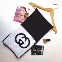 شال نخ اسلپ رنگ سفید مشکی دورگان دوزی شده 