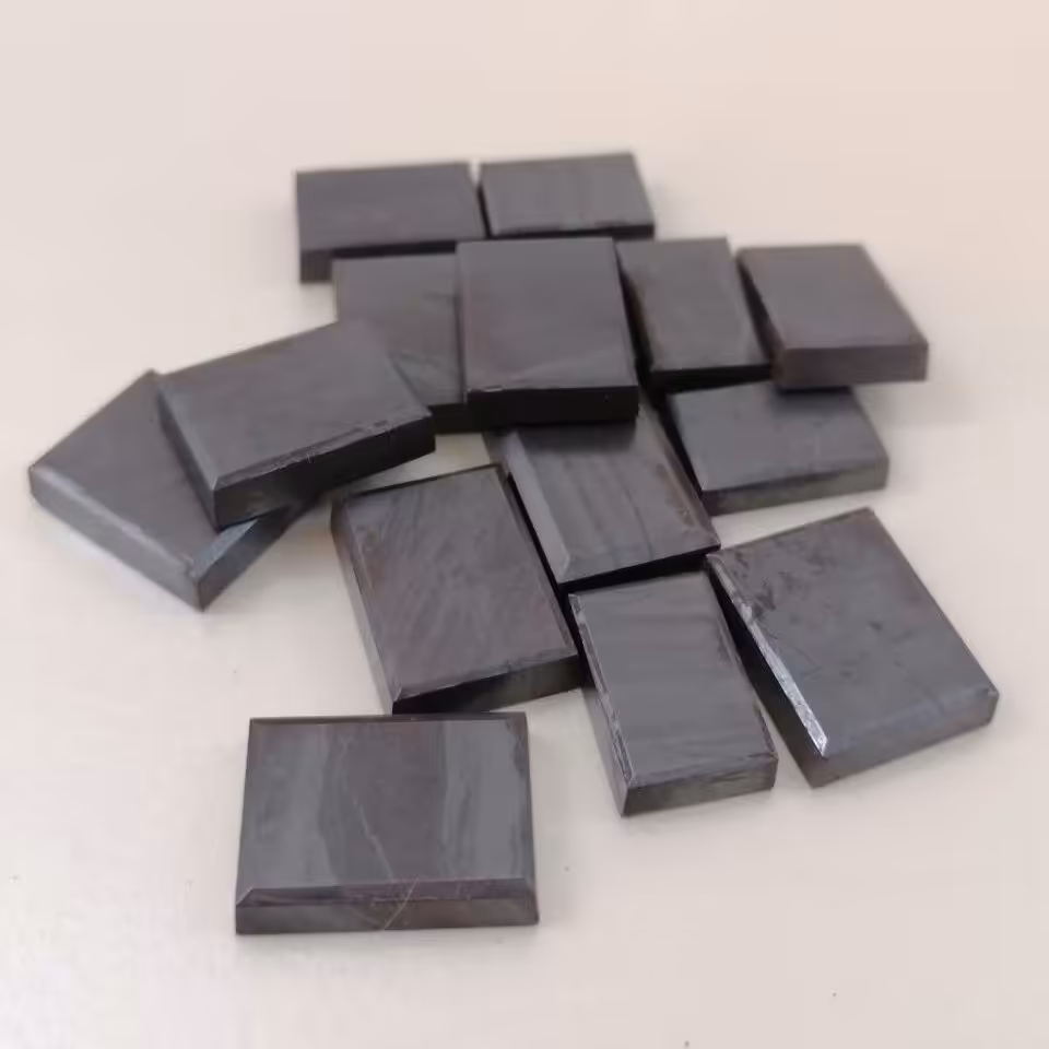 نگین حدید اصل و طبیعی تراش مستطیل مناسب انگشتر و گردنبند