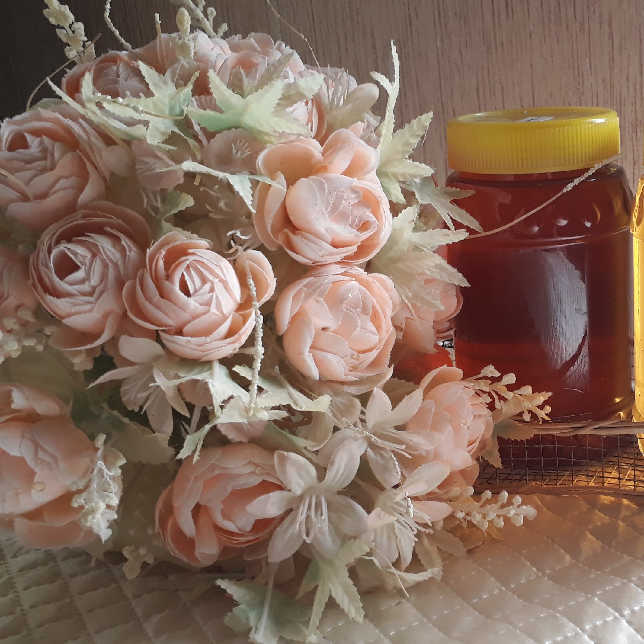 عسل فرفیون با طبعی گرم و کیفیتی بسیار عالی و رنگ سرخ و وزن 1000 گرم