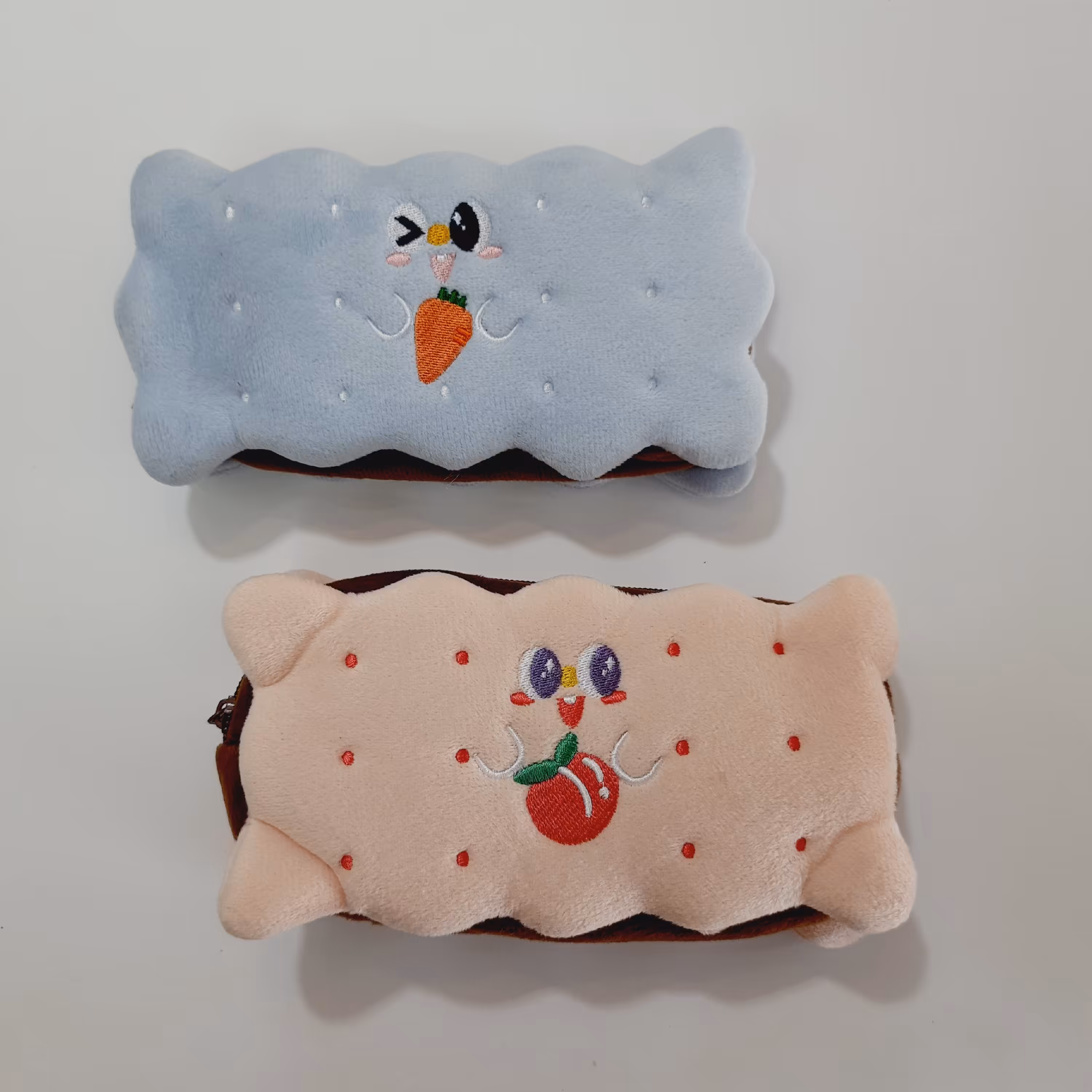 جامدادی مخملی بیسکویتی در دو طرح صورتی و آبی