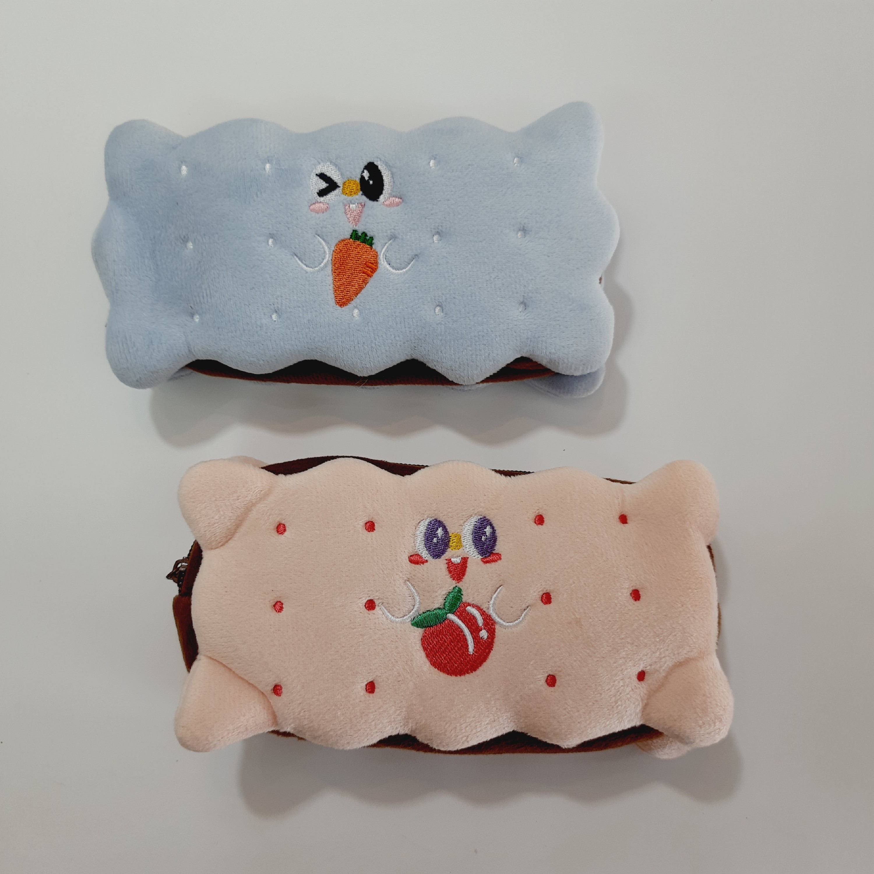 جامدادی مخملی بیسکویتی در دو طرح صورتی و آبی