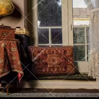 پشتی سنتی رنگ قرمز(ارسال با باربری و هزینه ارسال به صورت پس کرایه و به عهد مشتری است برای همه استان ها  )