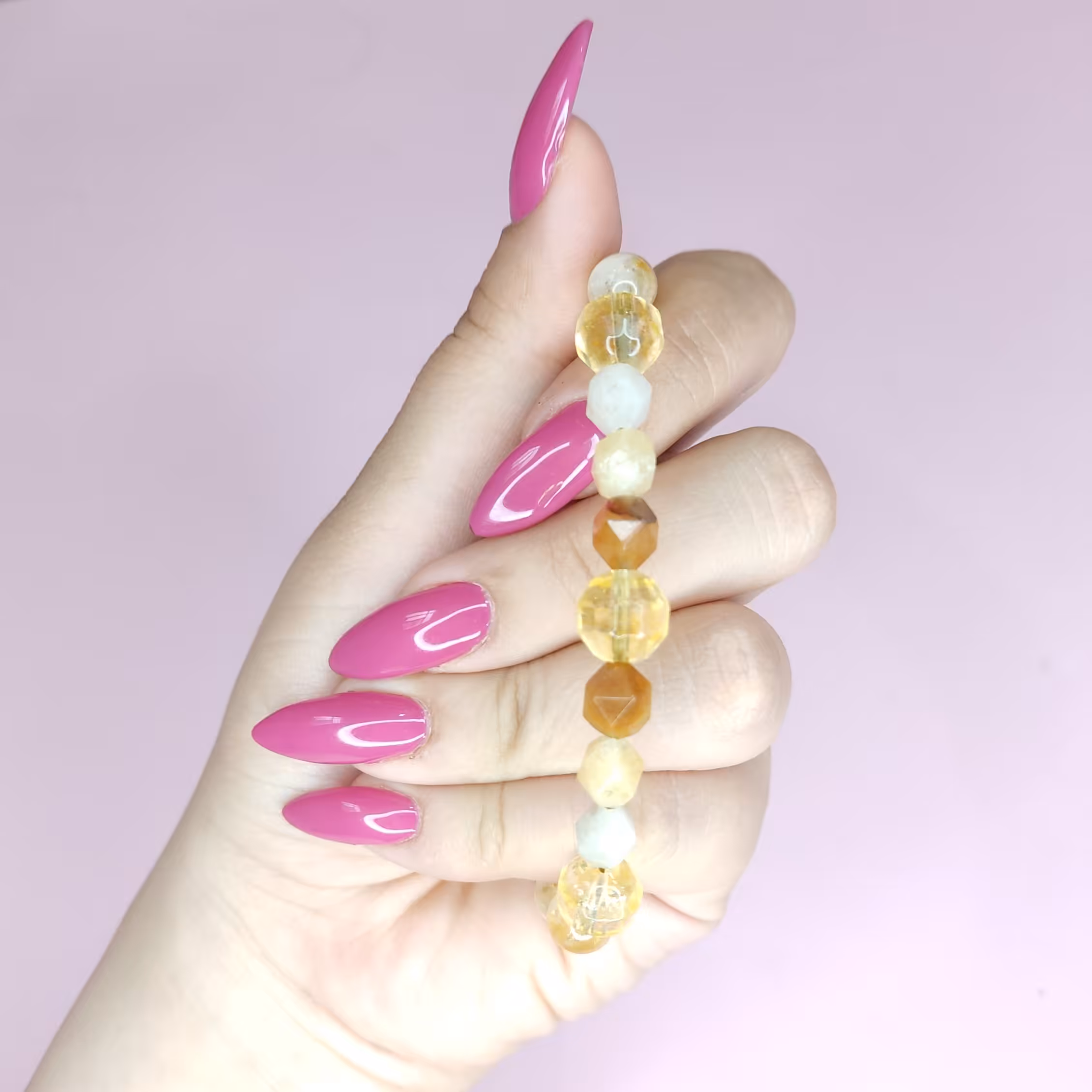 دستبند سنگ طبیعی سیترین تراش انرژی سایز10 و سیترین کوارتز گرد سایز 8 و سان استون تراش استار سایز8 با قفل استیل