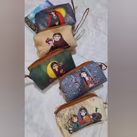 کیف آرایشی خاتون 
مدل مستطیلی و هلالی 
جنس کرپ چاپی
ابعاد 10 در 16
ارسال به سراسر کشور 
