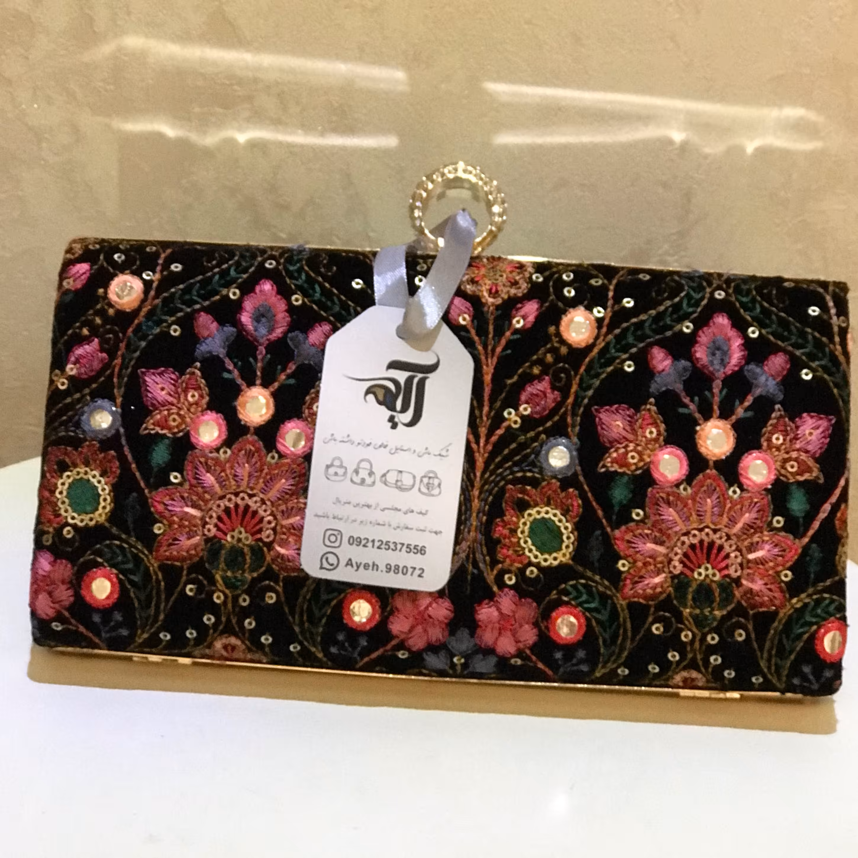 گیف گل و آینه