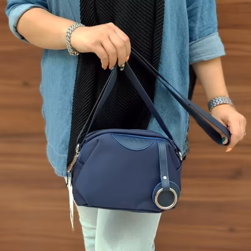 پاسپورتی سایز 17در20
تک رنگ
 کیفیت دوخت عالی
 بسیار  سبک 
آستر خارجی
جنس ساتن مات
دوشی و دستی 