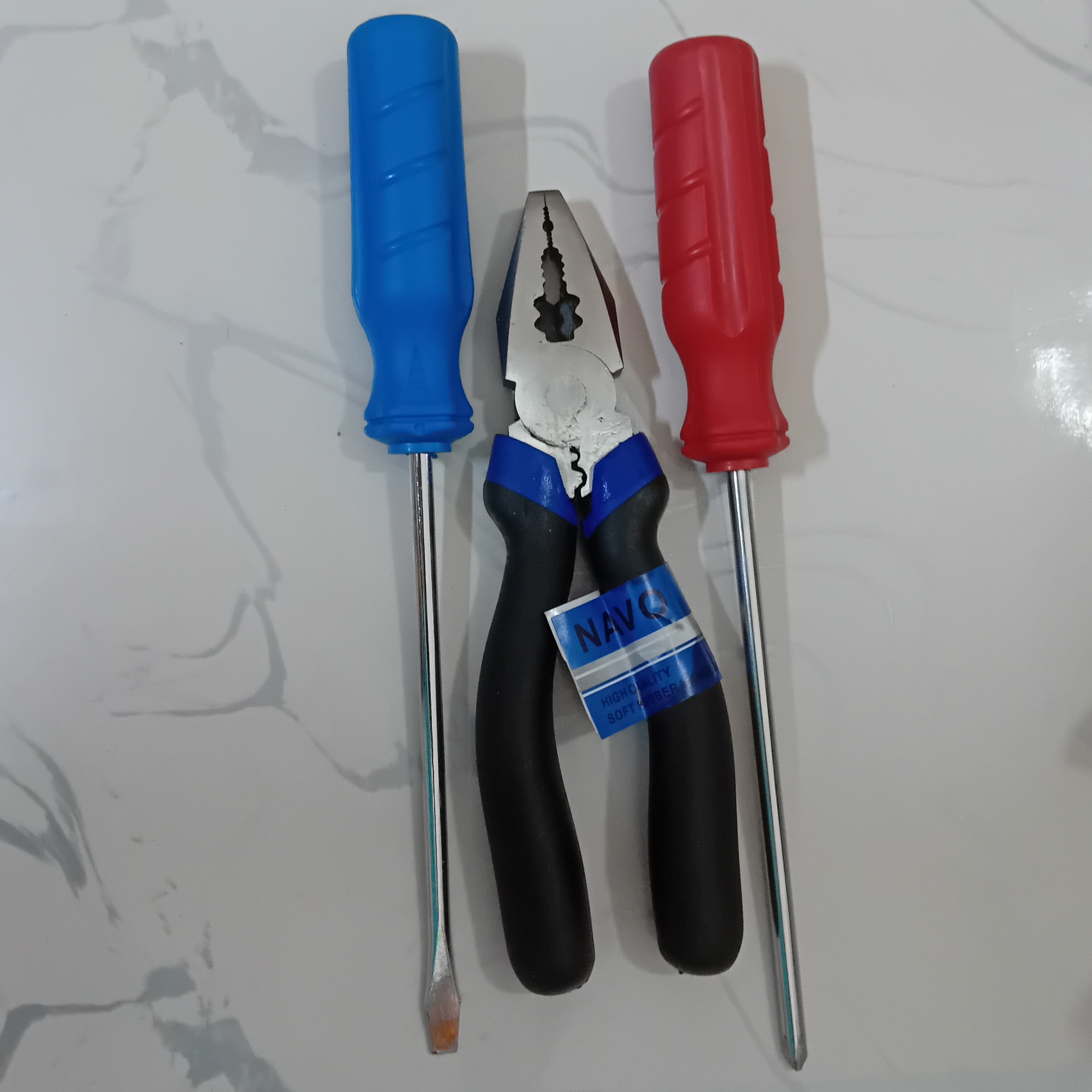 پیچ گوشتی ،انبردست