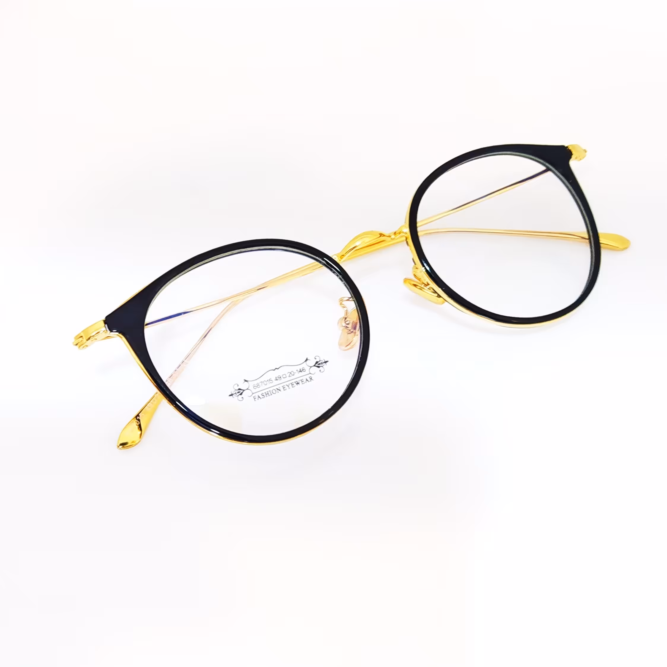 عینک طبی مخصوص کار با کامپیوتر و گوشی موبایل عدسی آنتی  بلوکات
جنسیت فریم تمام قاب فلزی و دور قاب عدسی کائوچویی