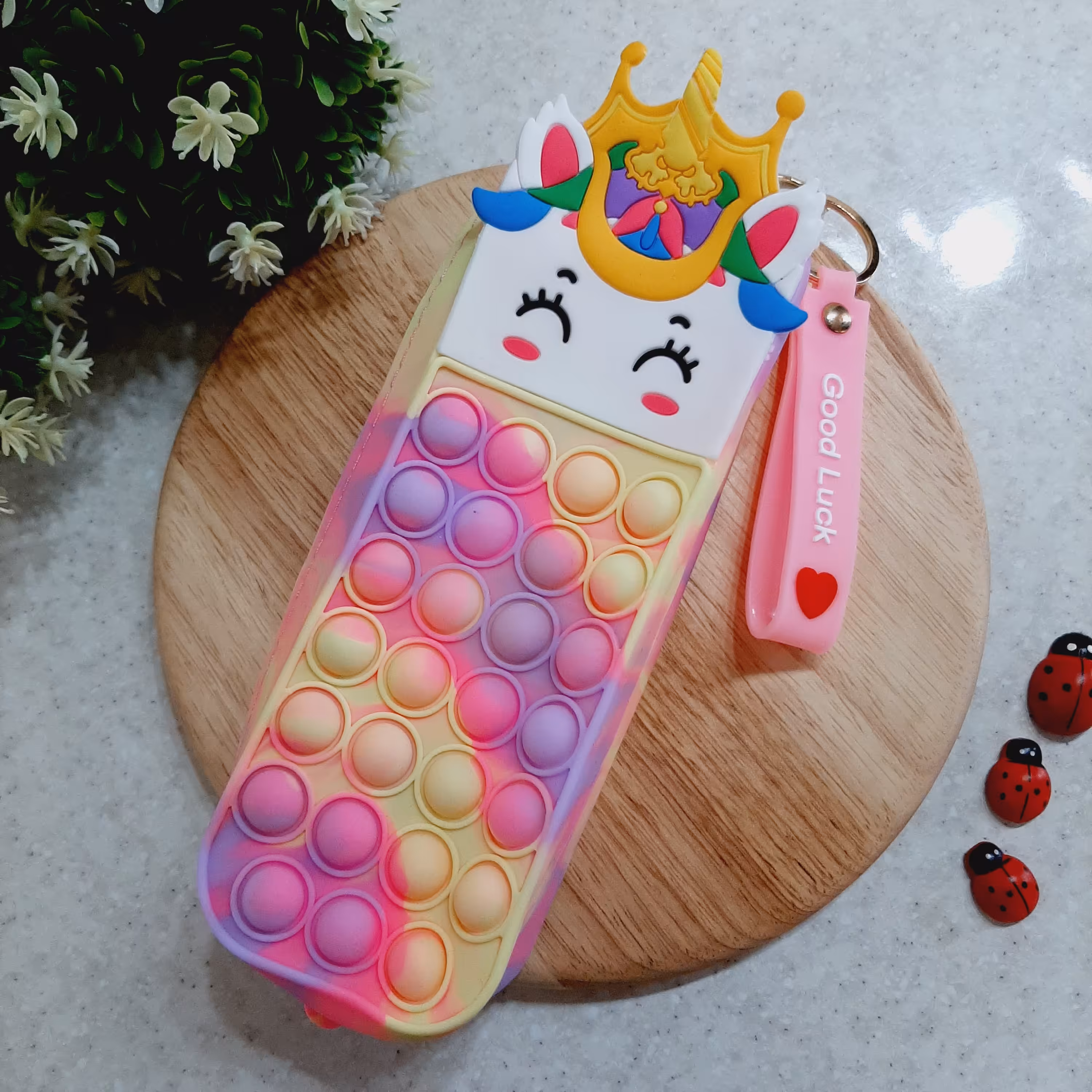 جامدادی سیلیکونی پاپیتی فانتزی طرح تکشاخ تاجدار آبرنگی