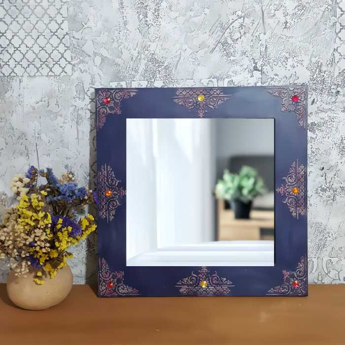 قاب آینه چوبی طرح برجسته کار شده با نگین