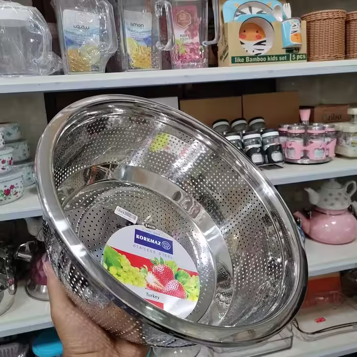 آبکش استیل ضخیم. برندکرکماز ترکیه. سایز 34. قطر 34 ارتفاع 13 سانتیمتر. فوق العاده باکیفیت سبک و پرطرفدار