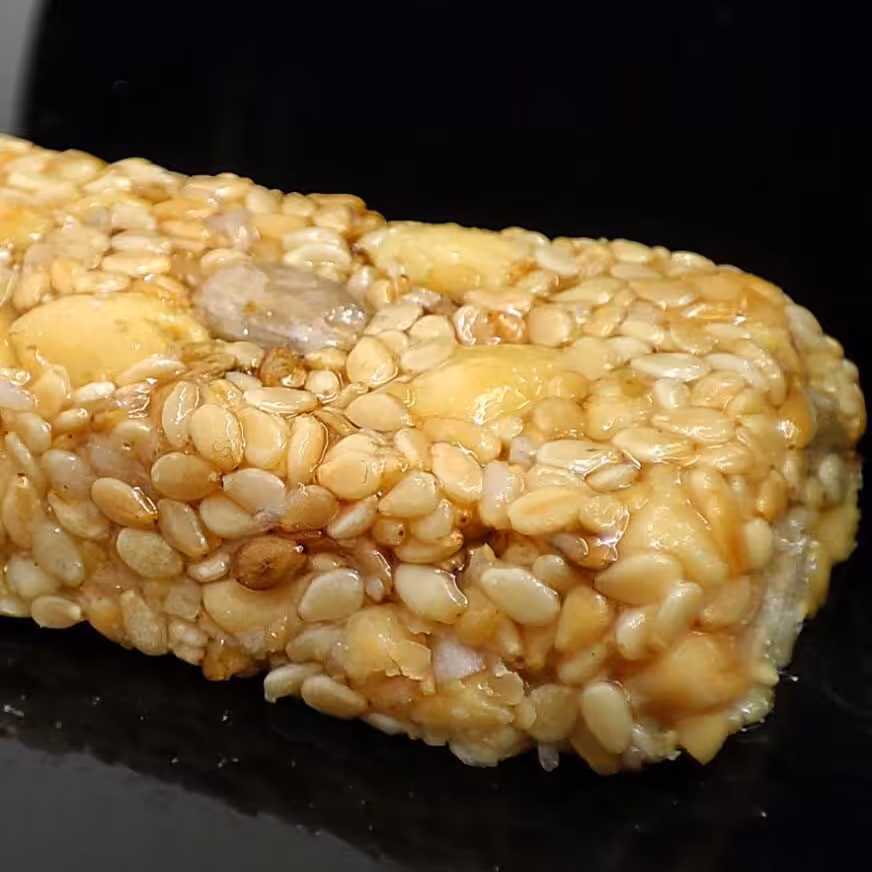 شکلات عسلی  میگون حاوی کنجد پوست کنده و مغریجات بسته 250گرمی