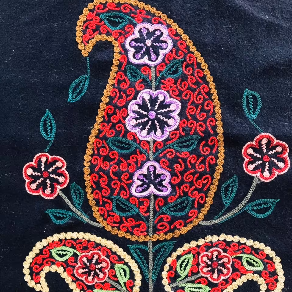 هنر رشتی دوزی(قلاب دوزی)