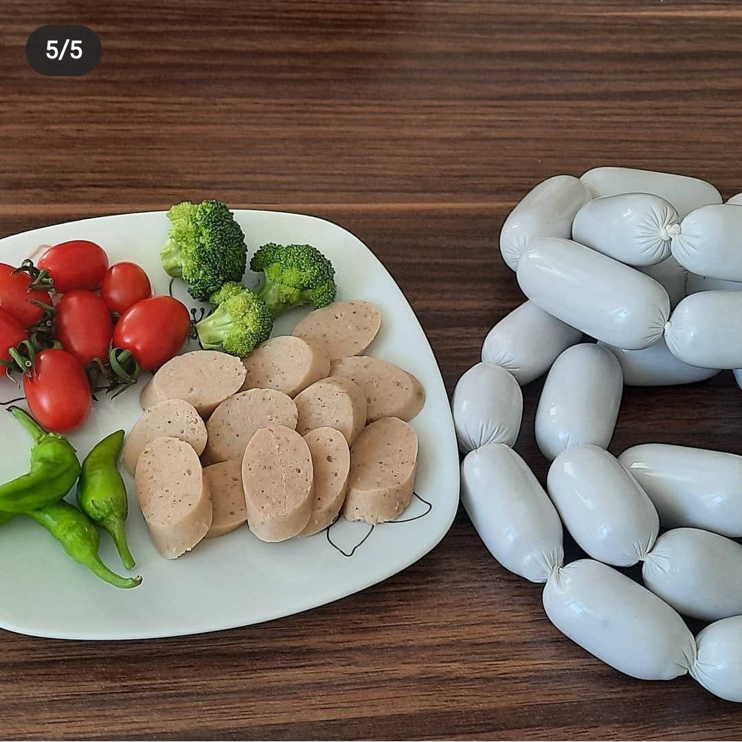 سوسیس خانگی نیم کیلویی    ( پسکرایه هزینه ی ارسال با مشتری)