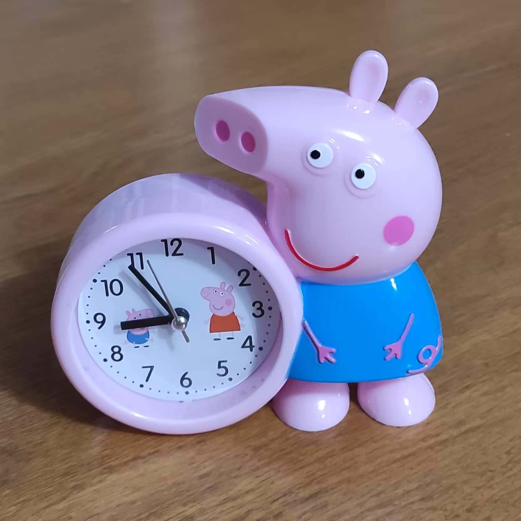 ساعت رومیزی زنگ دار  فانتزی و عروسکی  طرح خوک کوچولو 