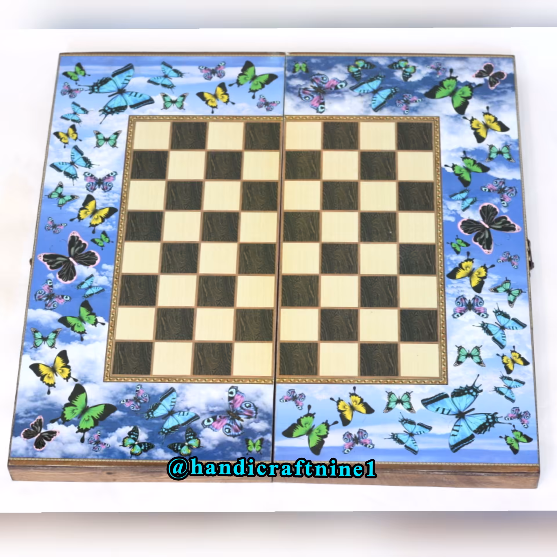 صفحه شطرنج روشن طرح پروانه