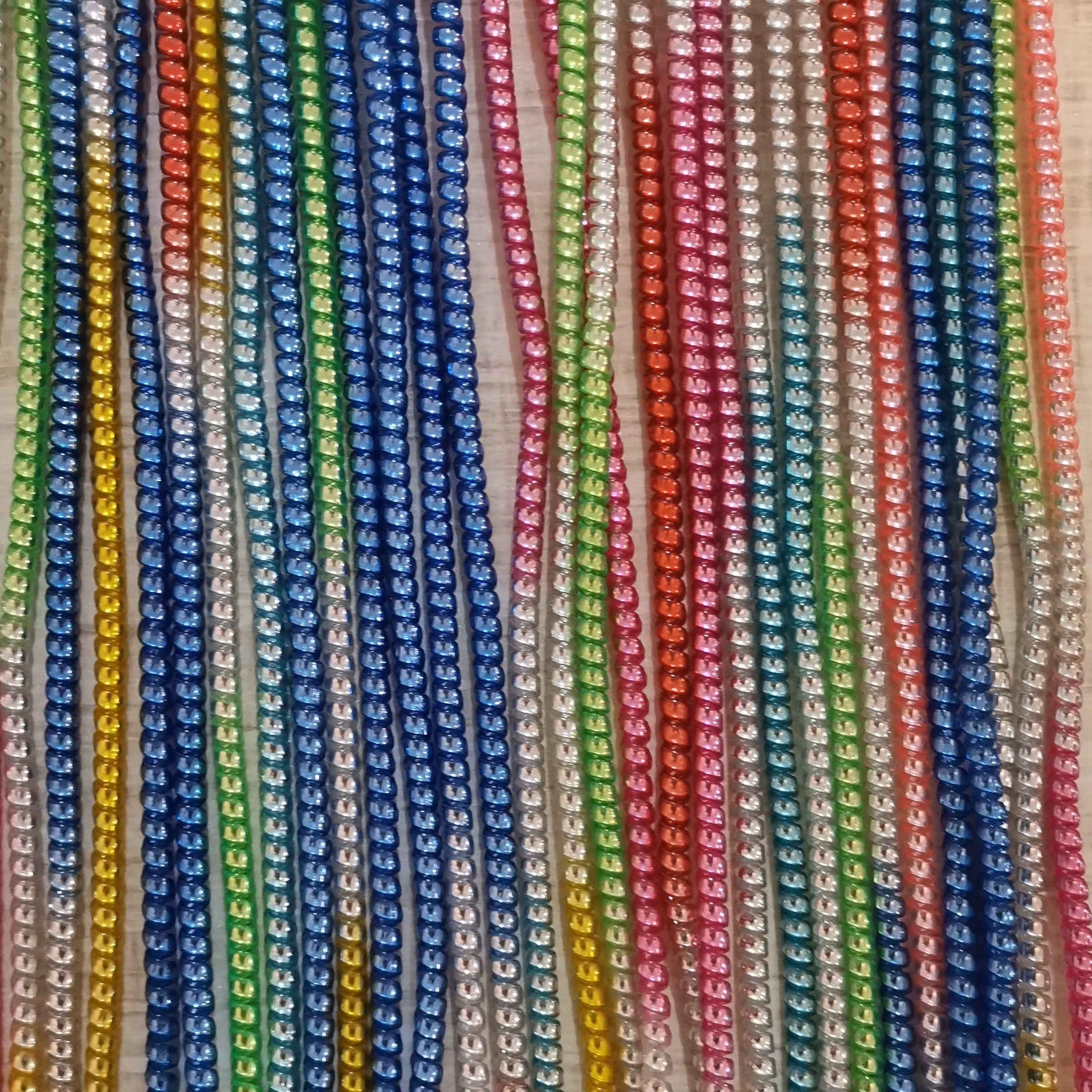 محافظ کابل و هندزفری 