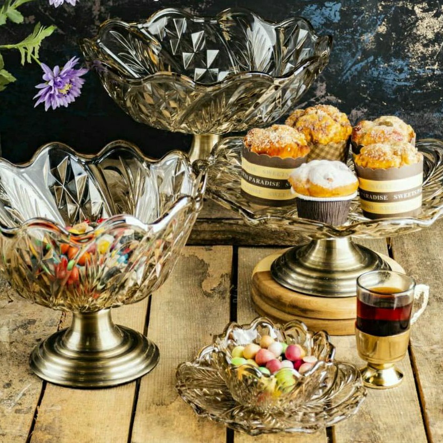 حراج سرویس پذیرایی شامپاینی عروس  به تعداد محدود جهت کمک به نو عروسان