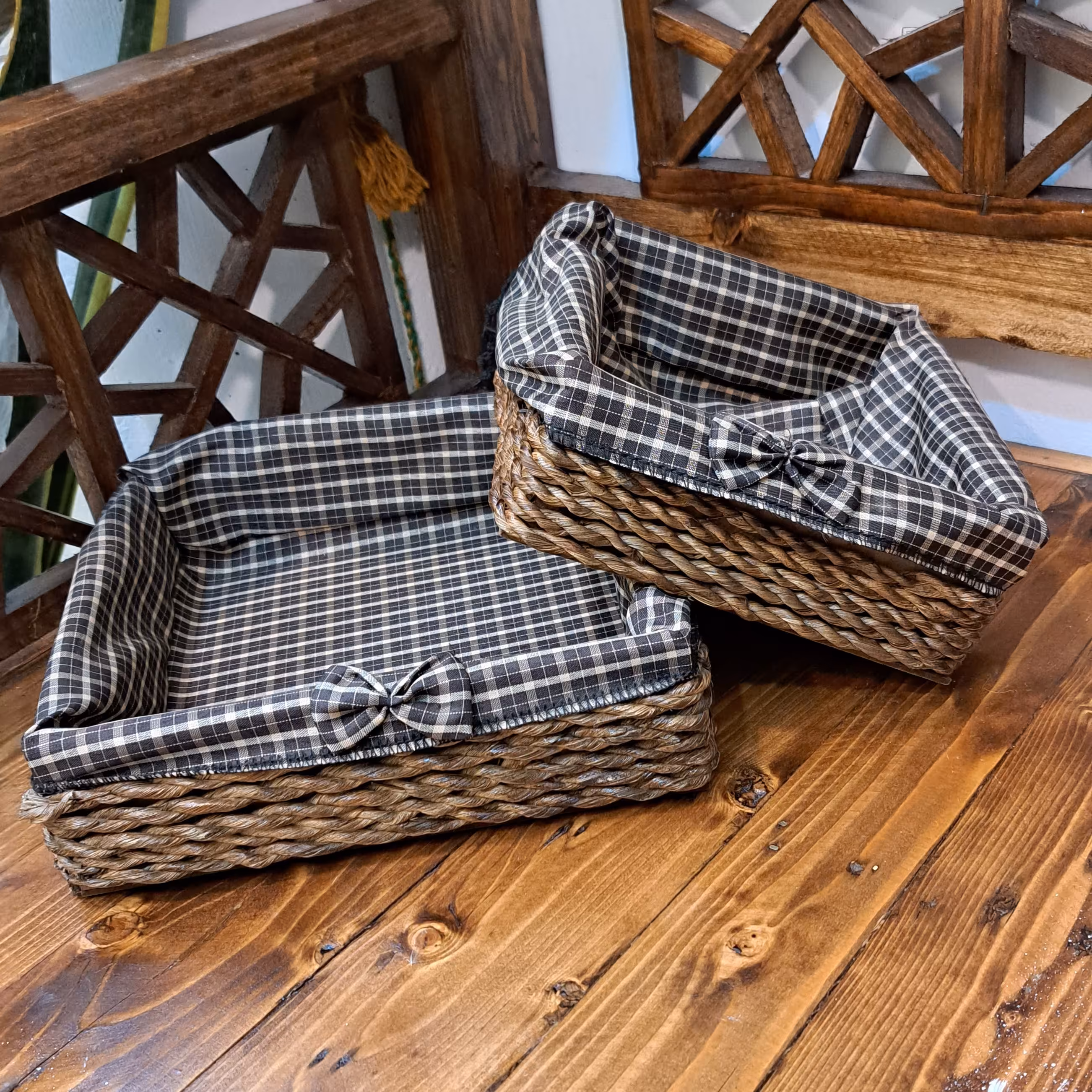 سبد چوبی حصیری نان وسبزی