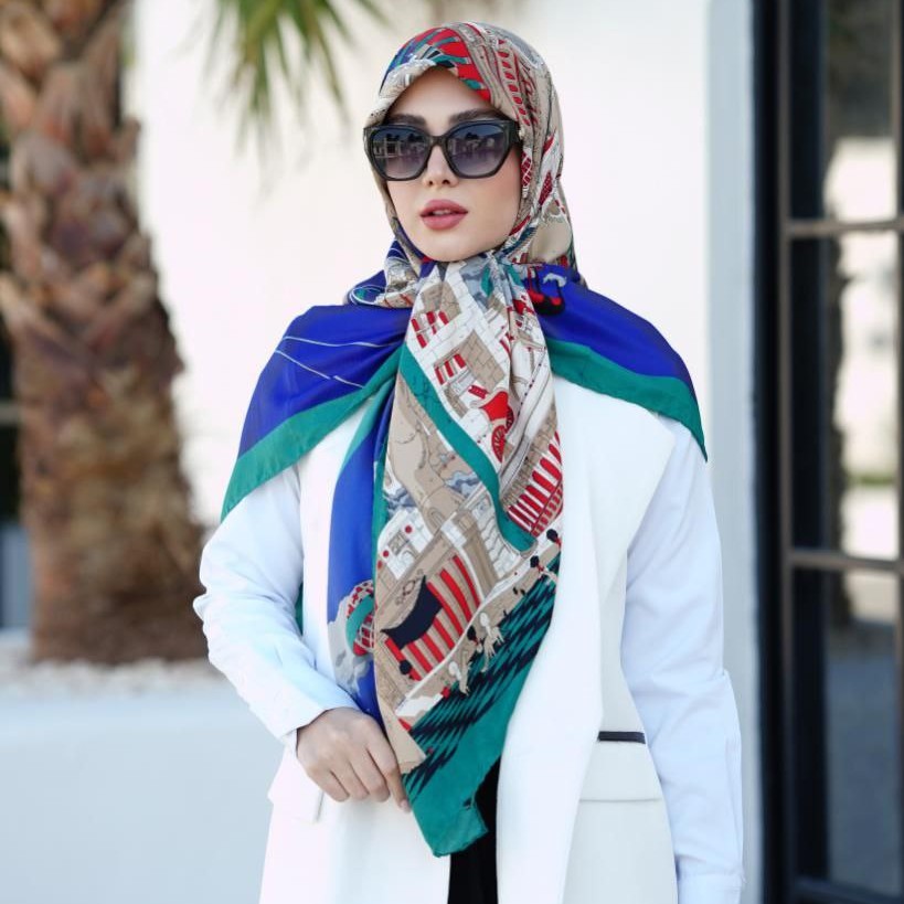 روسری ابریشم توییل دور دست دوز طرح شهر شلوغ رنگ آبی کاربنی روسری توییل روسری مجلسی روسری آبی روسری شیک قواره 140