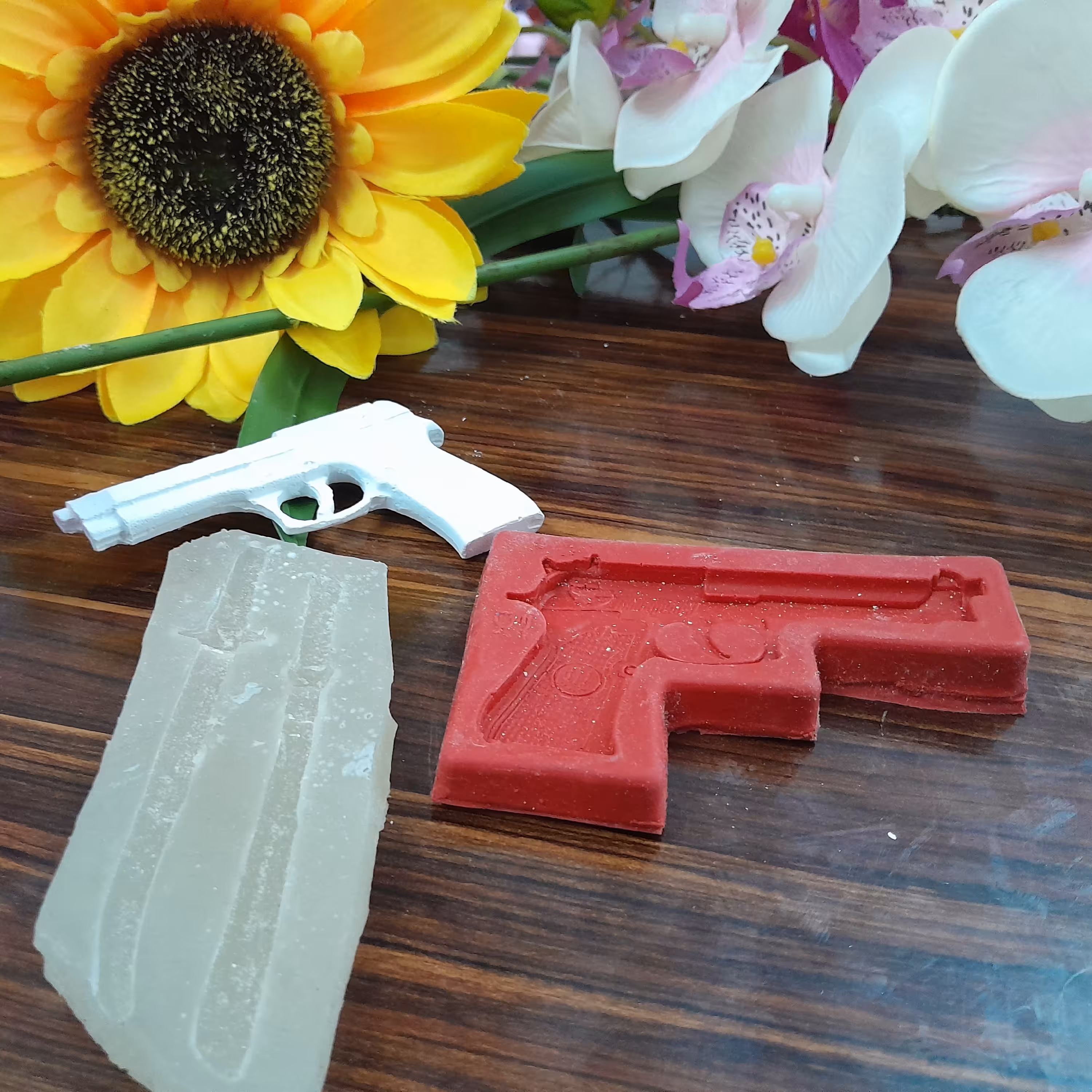 بیس خام وقالب تفنگ و شمشیر