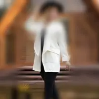 کت سنگی جنس ماتریس ترک سایز  1 و 2 رنگ بندی شیری کرم مشکی و... مجلسی داخل آستردار  یقه آرشال 2 طرف جیب مناسب همه سنین...