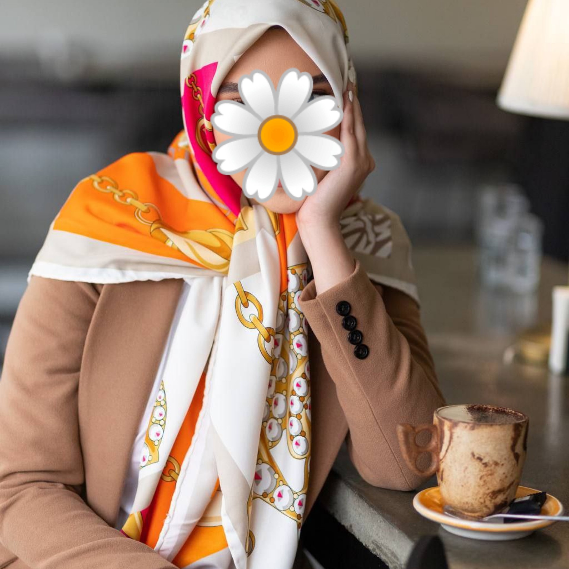 تکرنگ شد تخفیف خورد - روسری ابریشم توییل درجه یک مزونی طرح کارتیر قواره 140 دور دستدوز فوق العاده لاکچری و مجلسی