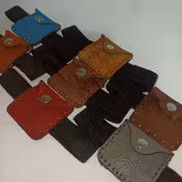 بازوبند چرم طبیعی دکمه دار دست دوز