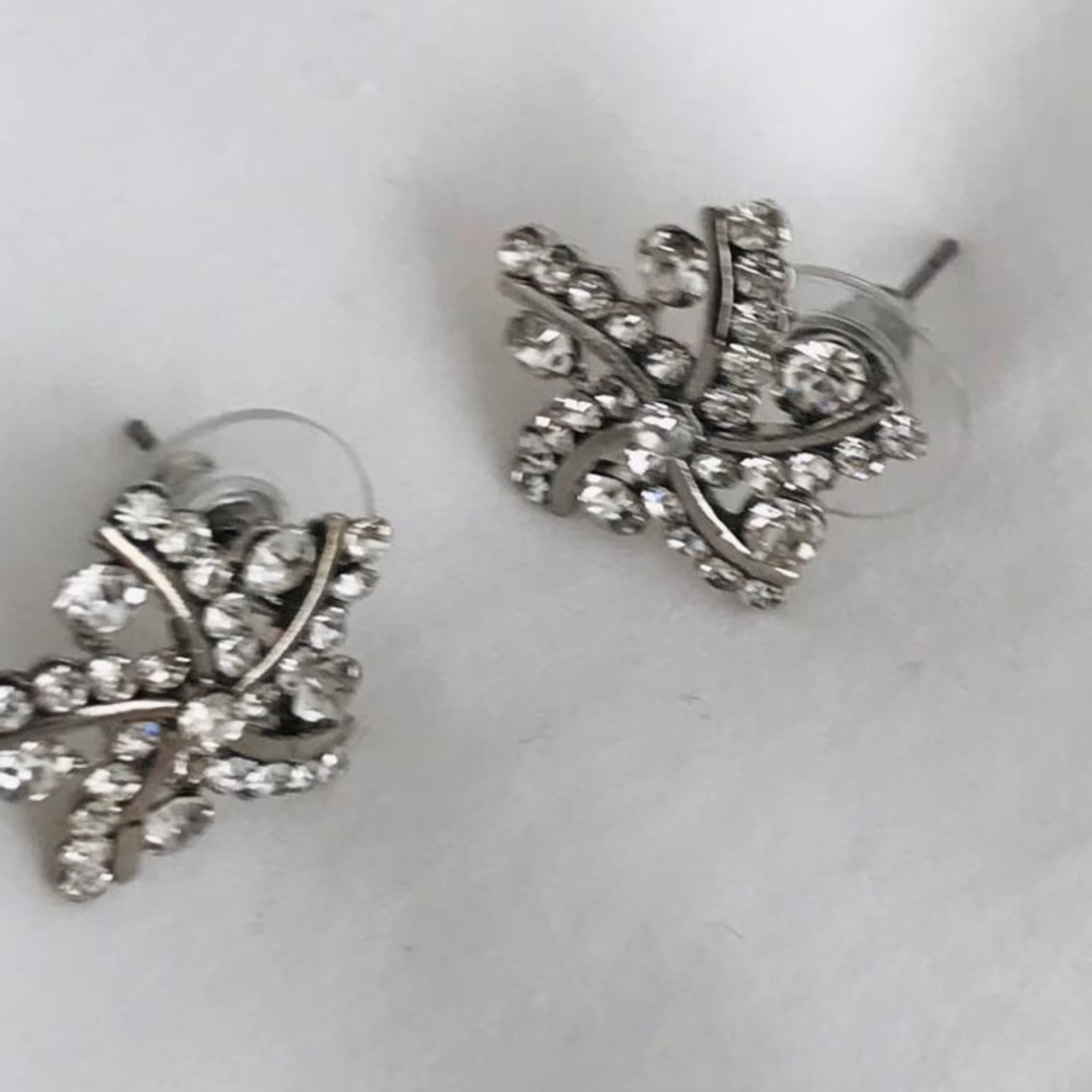 گوشواره نگین دار دونه برفی بسیار جذاب و با کیفیت