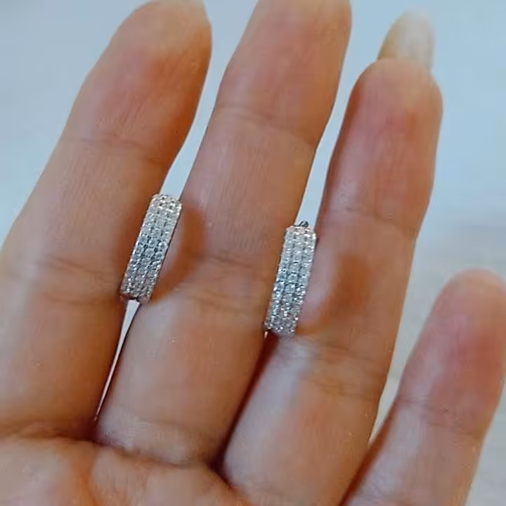 گوشواره نقره زنانه حلقه ای سه ردیف نگین عیار 925با آبکاری طلا سفید بدون ریزش نگین ضد حساسیت