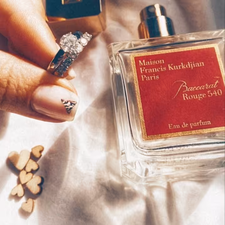عطر ادکلن باکارات رژ سفید 540  زنانه مردانه 100 میل اماراتی برند فرگرنس و روونا اصلی 