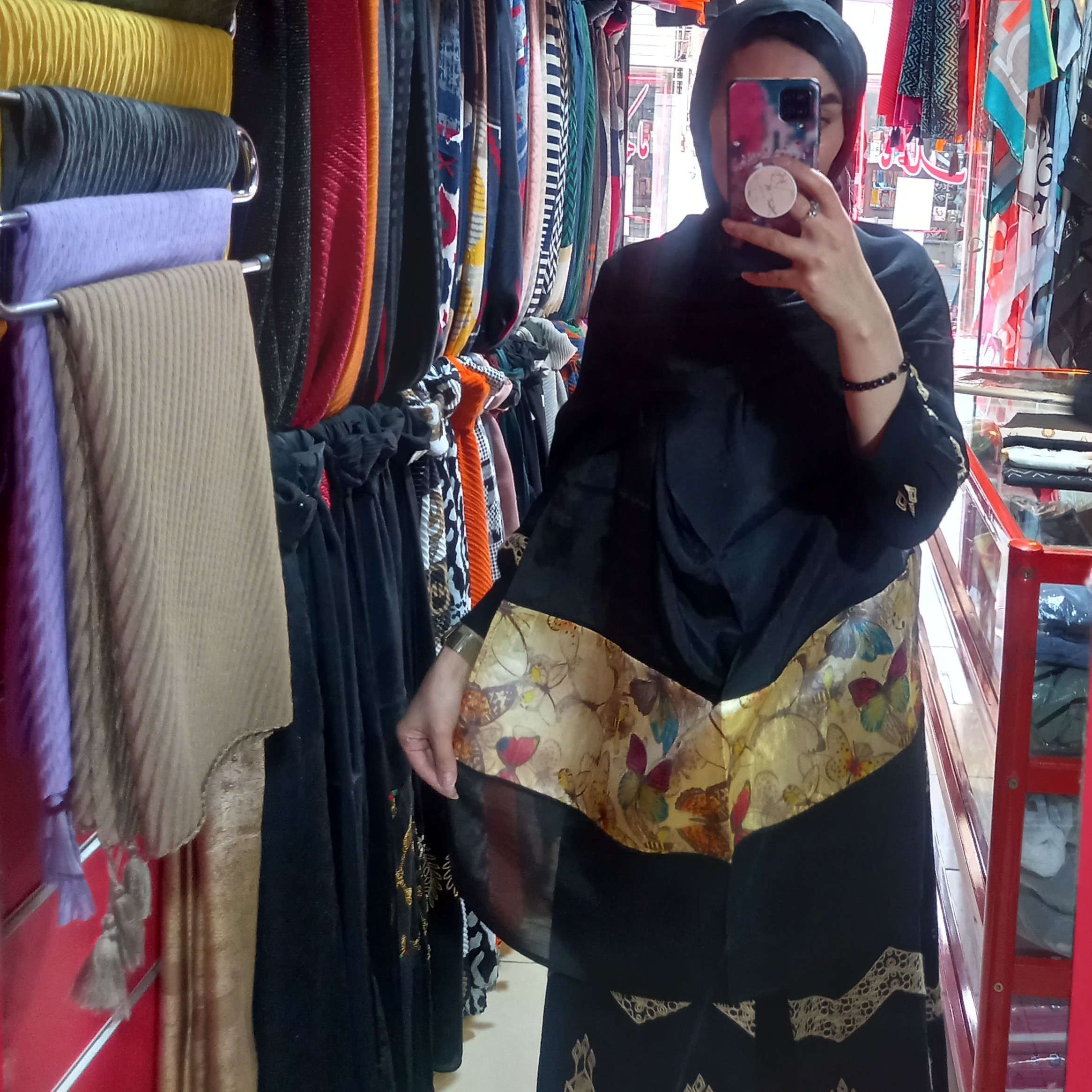 شال مشکی حاشیه طرح بندی سنتی