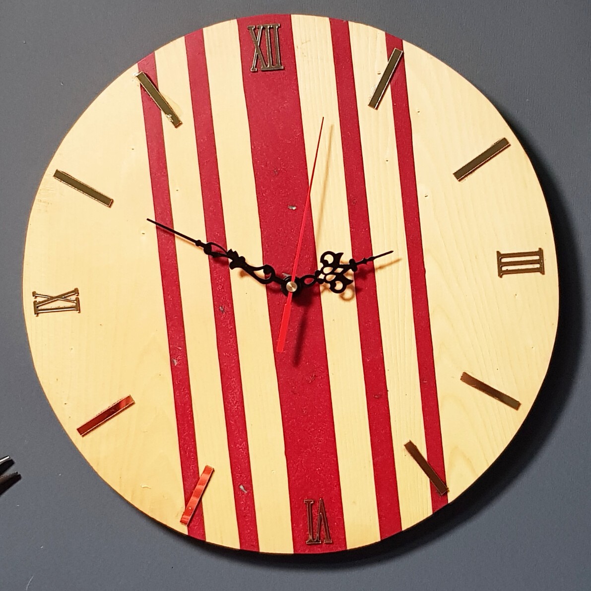 ساعت دیواری چوب افرا و رزین09