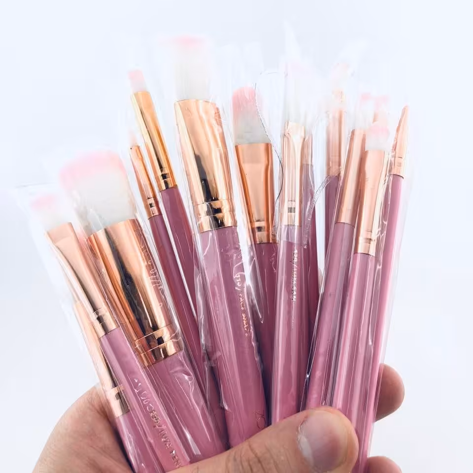 ست 15 عددی براش زووا
شامل 15 تیکه براش کاربردی

بسیار نرم و با دوام

بدون ریزش

قابل شستشو

تراکم بسیار بالا

دارای کیف
