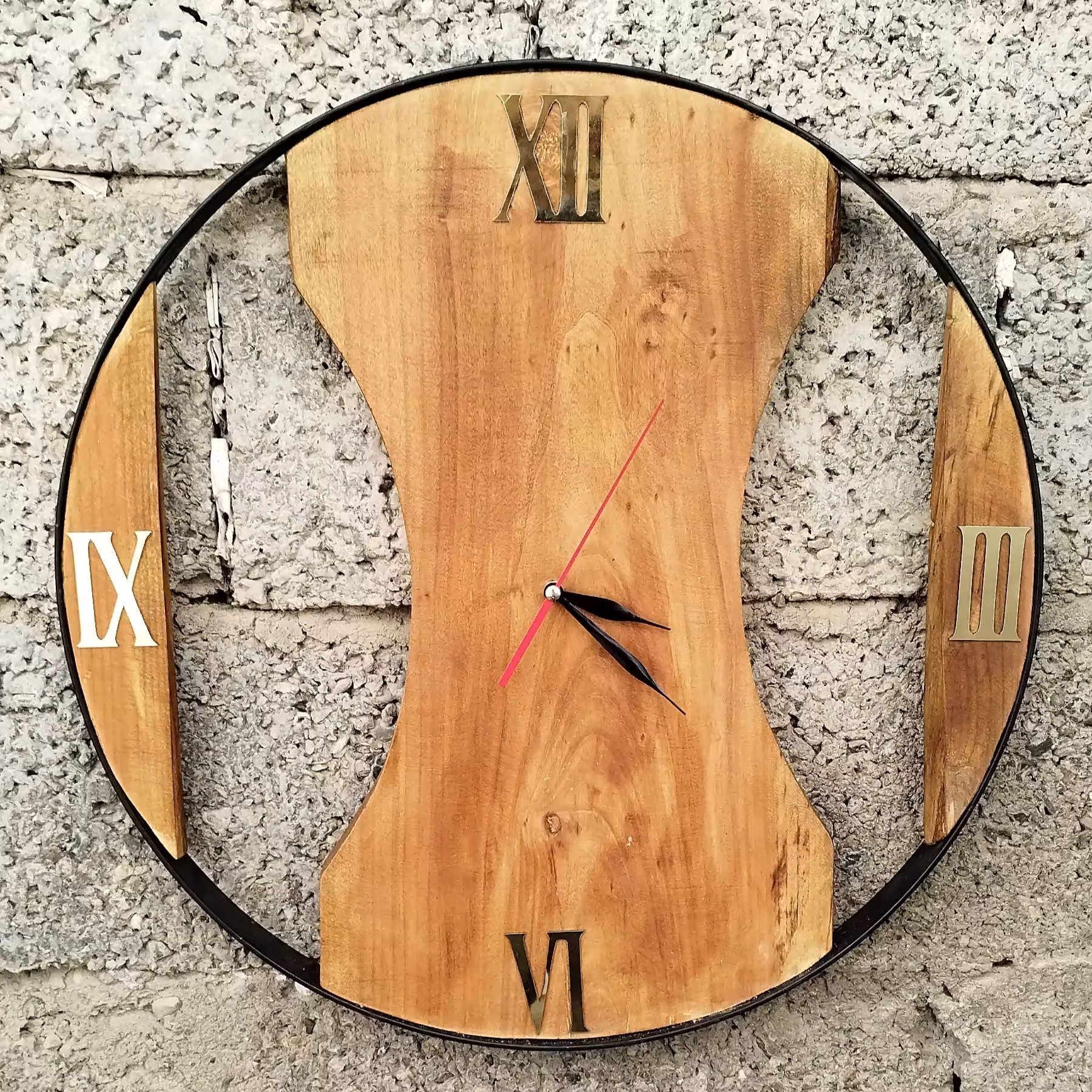 ساعت دیواری چوبی با فریم فلز  دایره ای قطر 50 سانت