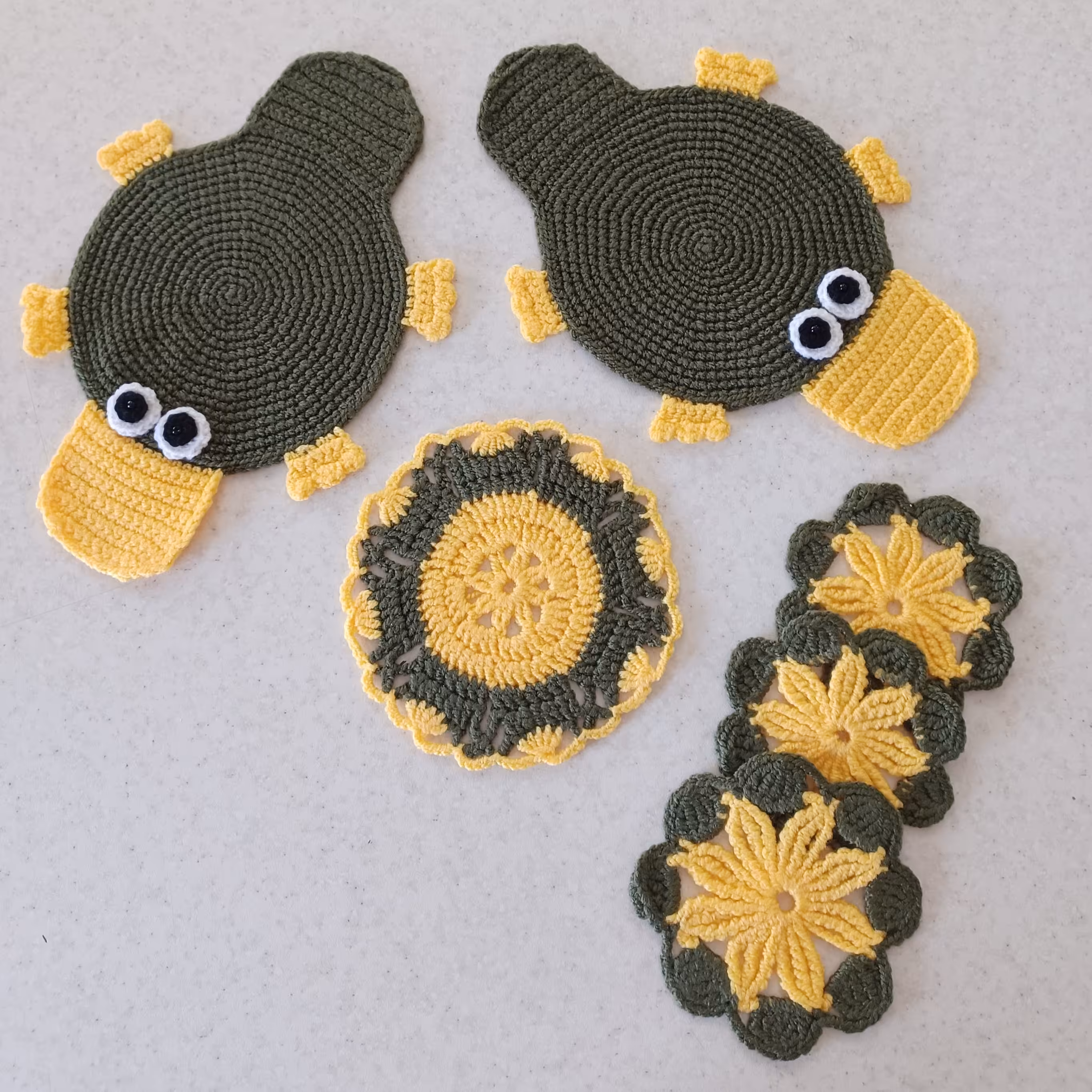 دستگیره بافتنی طرح پلاتی پوس، زیرقوری و زیر فنجانی 