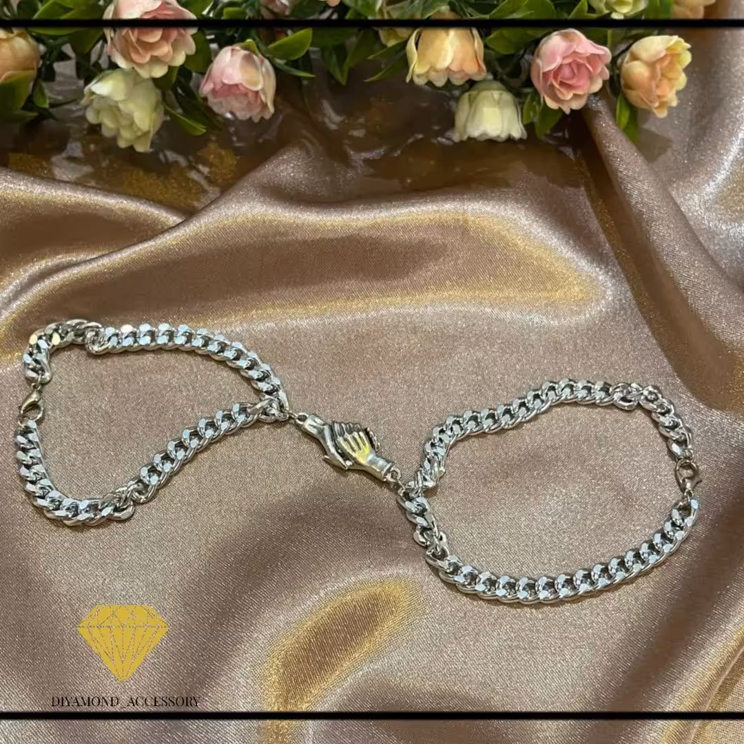  دستبند ست دوستی استیل رنگ ثابت طرح دست با رنگ نقره ای
