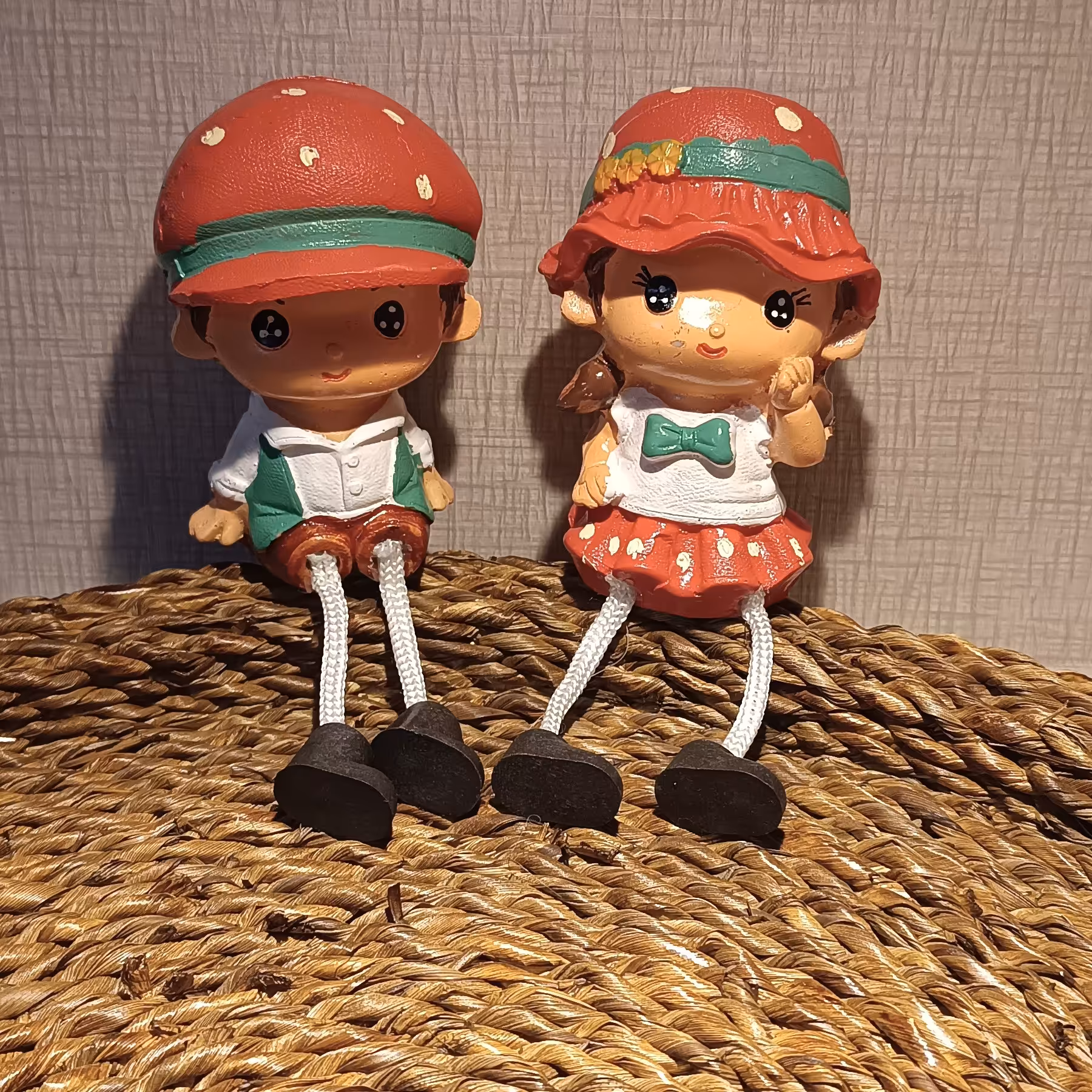 مجسمه عروسکی دوتایی طرح توت فرنگی 