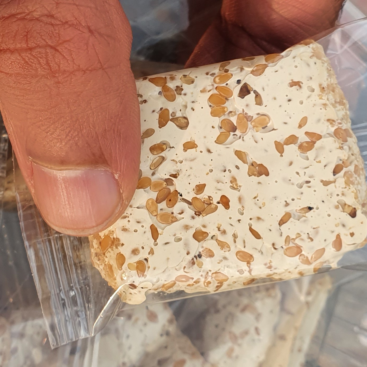 حلوا کنجد لقمه ای ارگانیک  بسته 20کیلویی