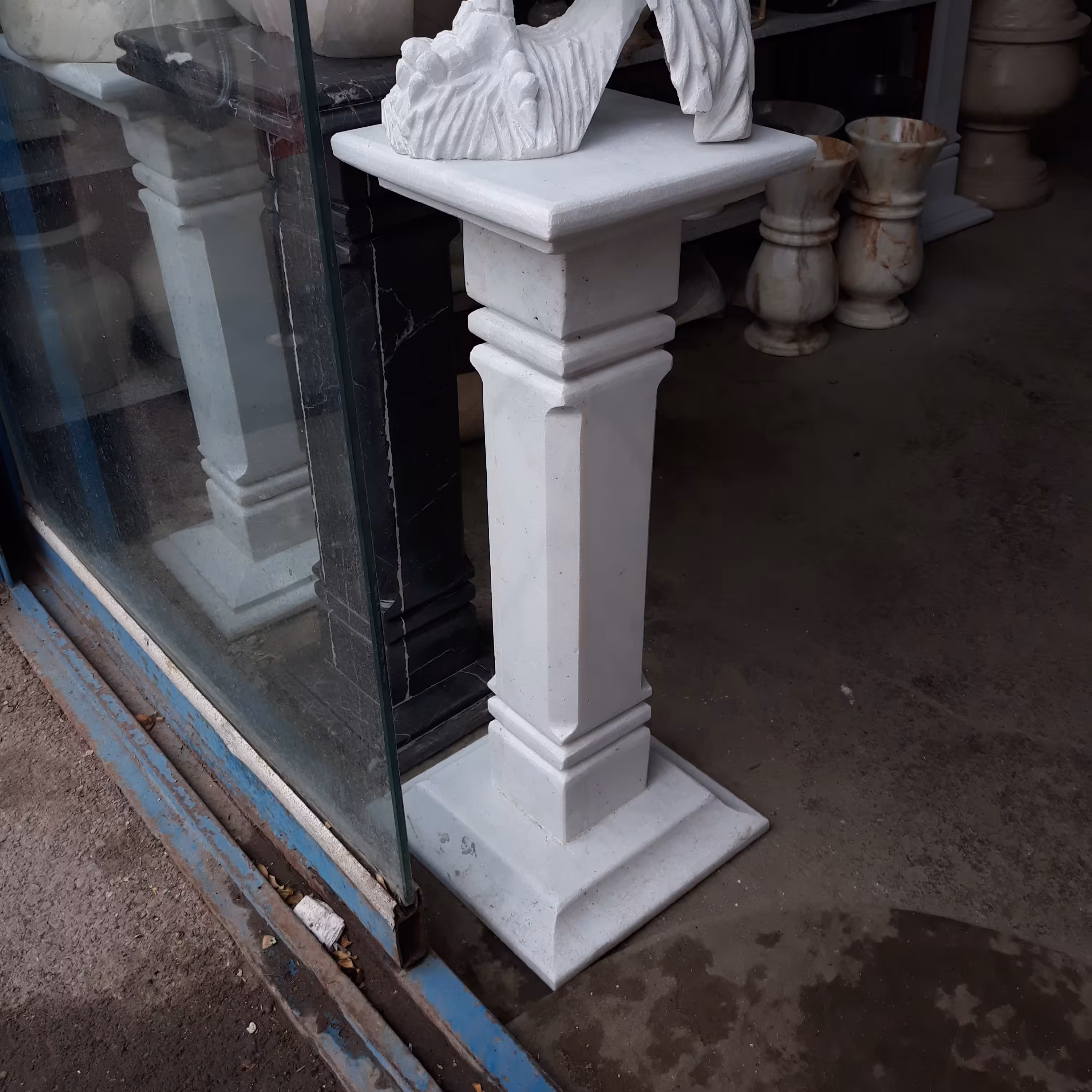 پایه ( میز ) گلدان سنگ طبیعی ( پایه گلدان و مجسمه )