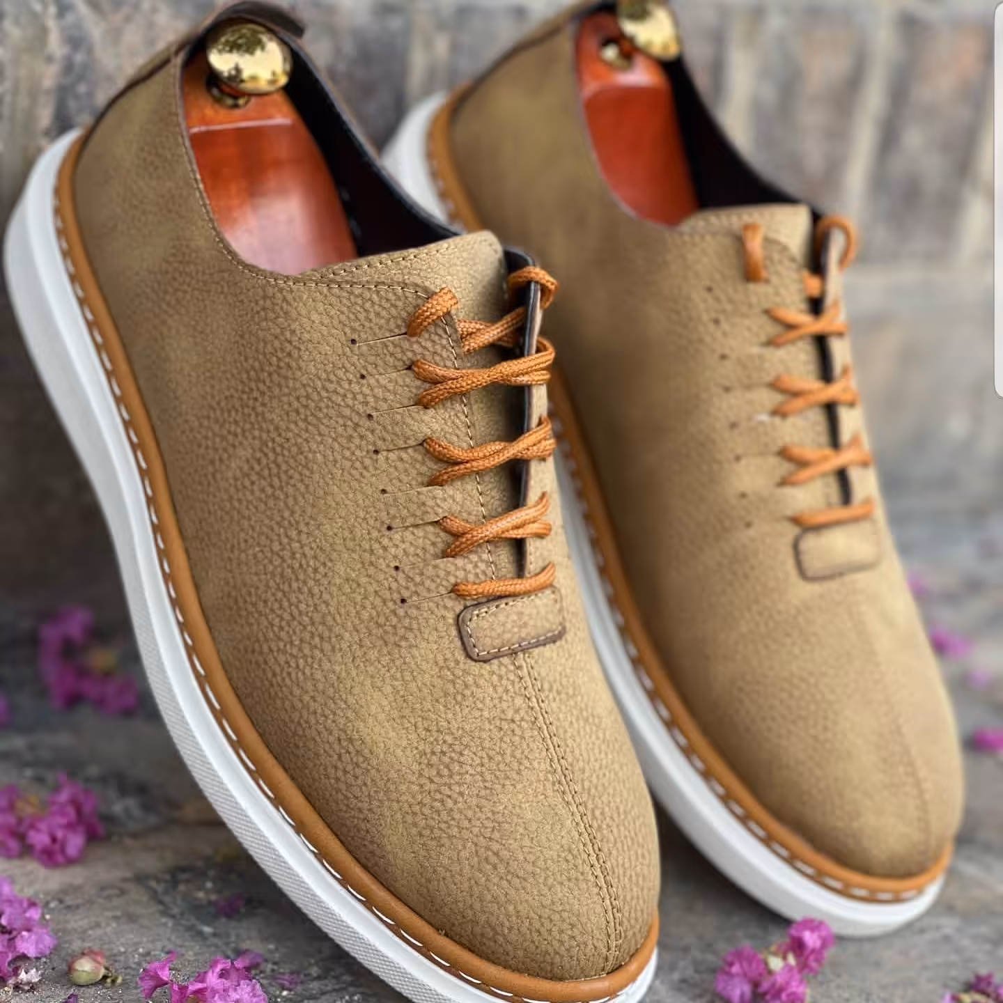 کفش  کتونی سوییت کرم مردانه بسیار با کیفیت بی نظیر و خوش پا 