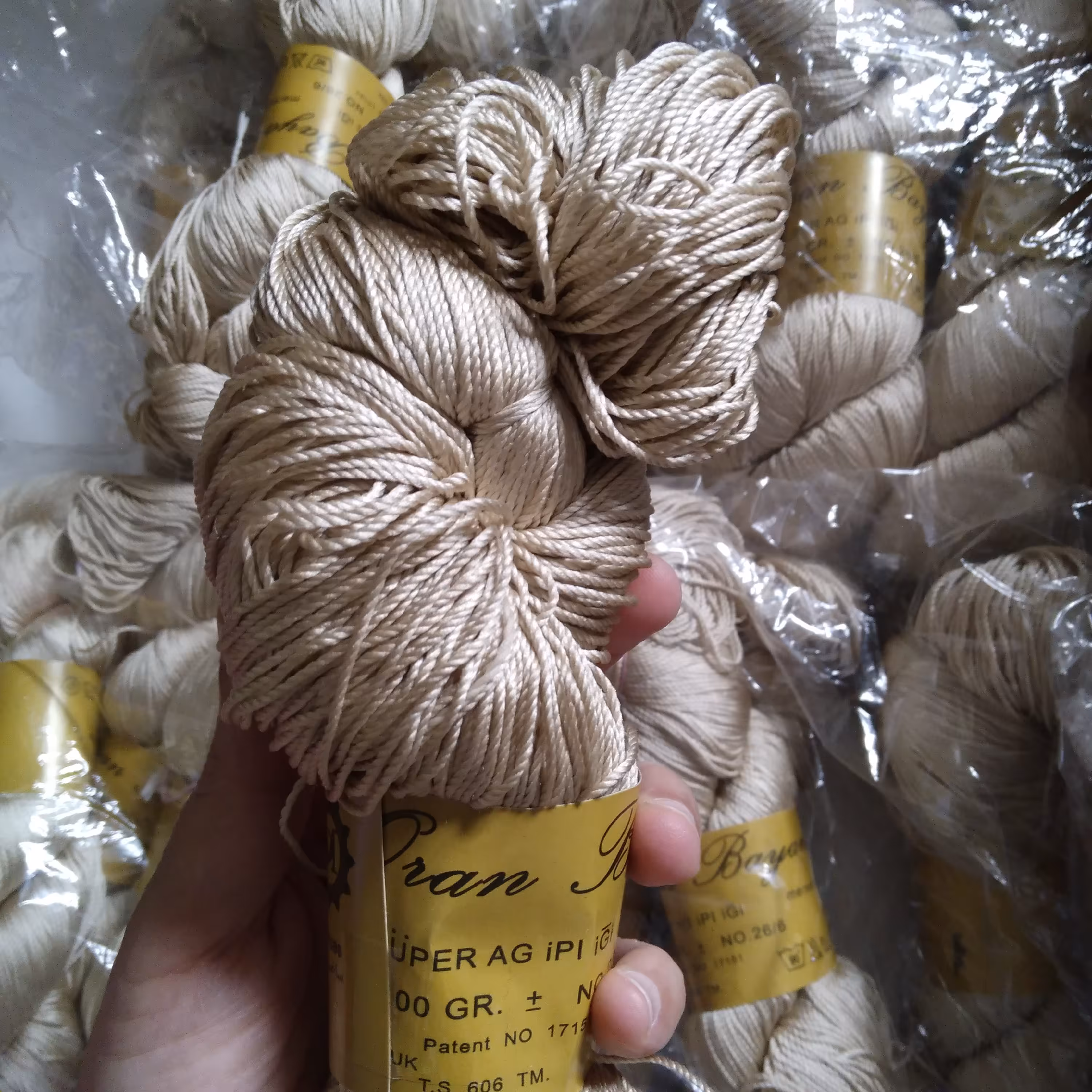 نخ مرسریزه 100 گرمی طلایی تیره جنس ابریشمی و لخت قیمت هر عدد