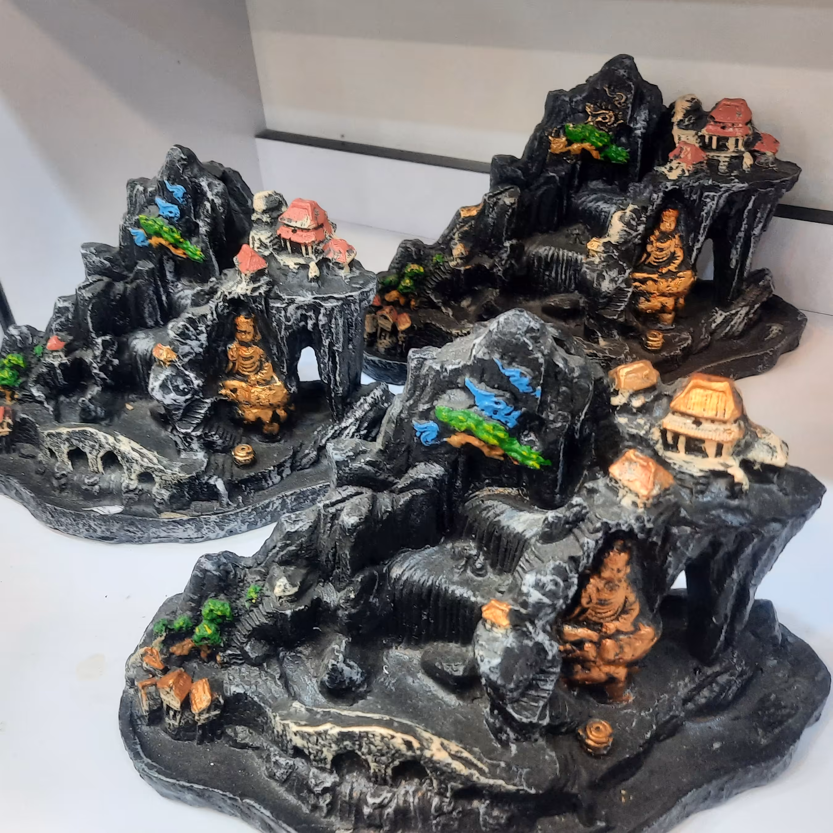 عود آبشاری صخره روان پلی استری  